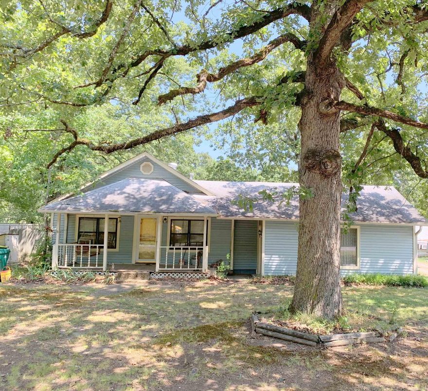 Come see this cute home that has a country feel but sits just minutes from everything in Chenal area.  Large level lot that has a patio for outdoor entertaining. The cook of the home will love the kitchen that has good counter space and lots of cabinets.
