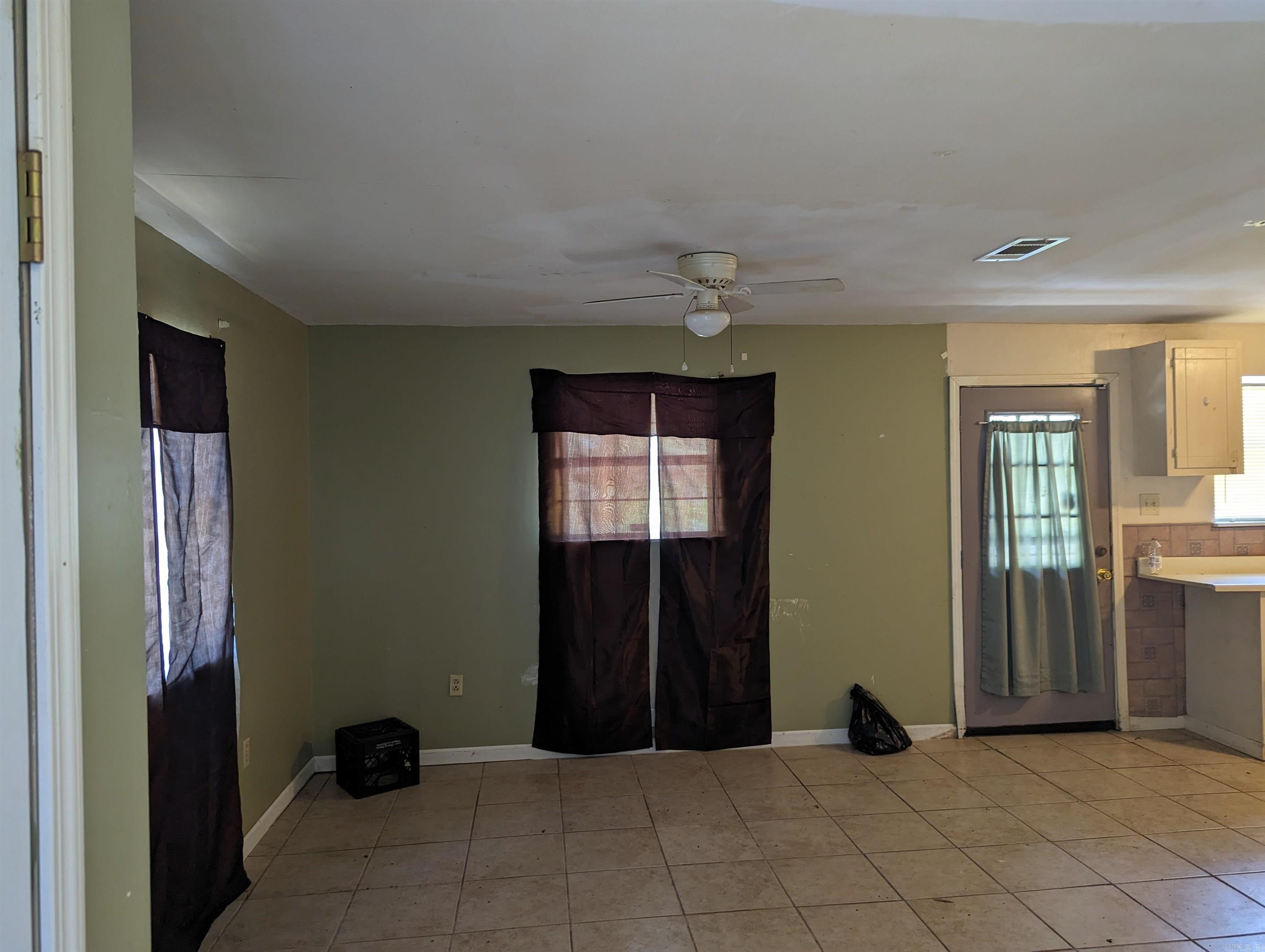 Photo 3 of 10 of 1008 E 19th Avenue house