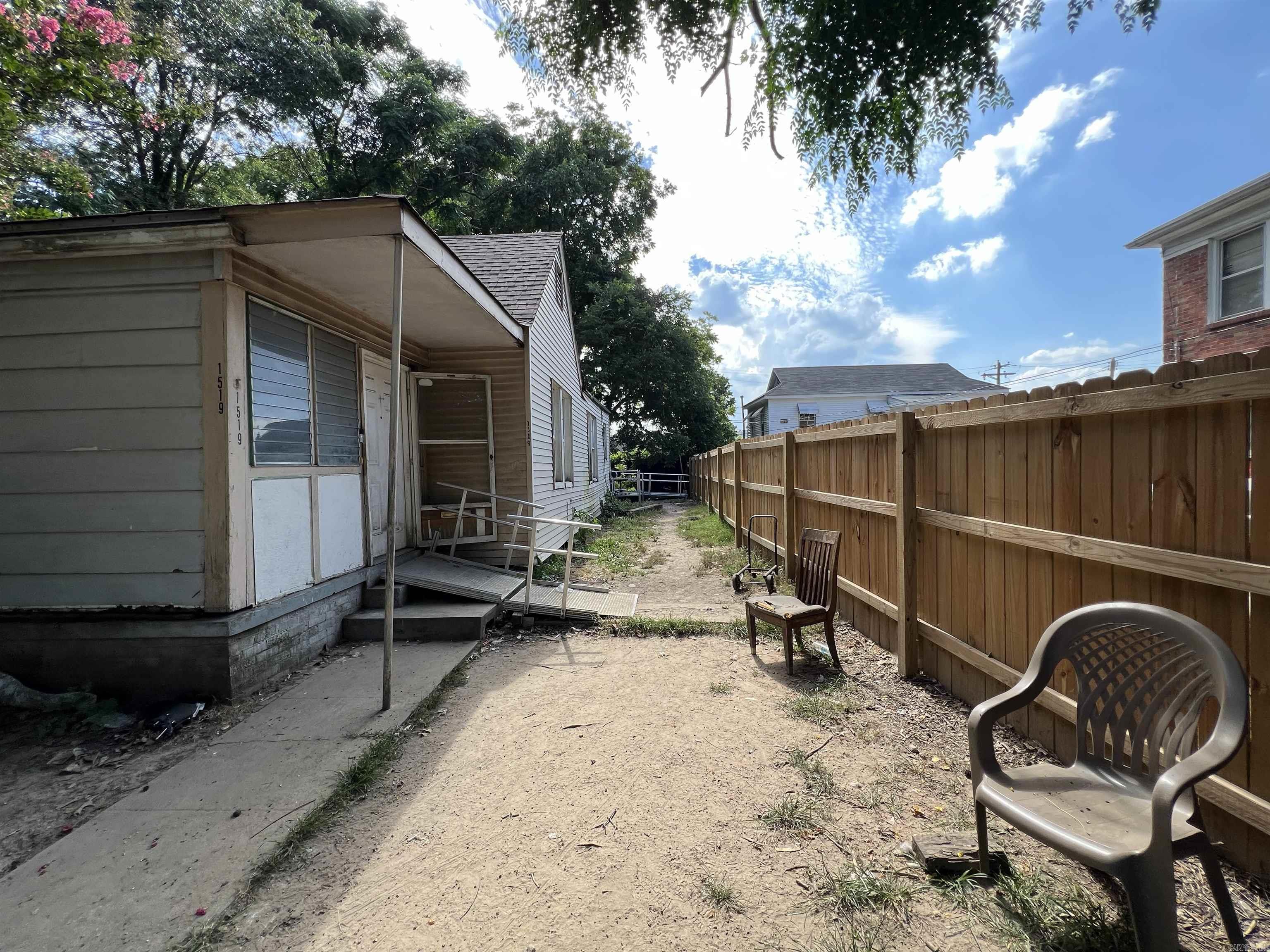 HOLTS INDUSTRIAL - Residential