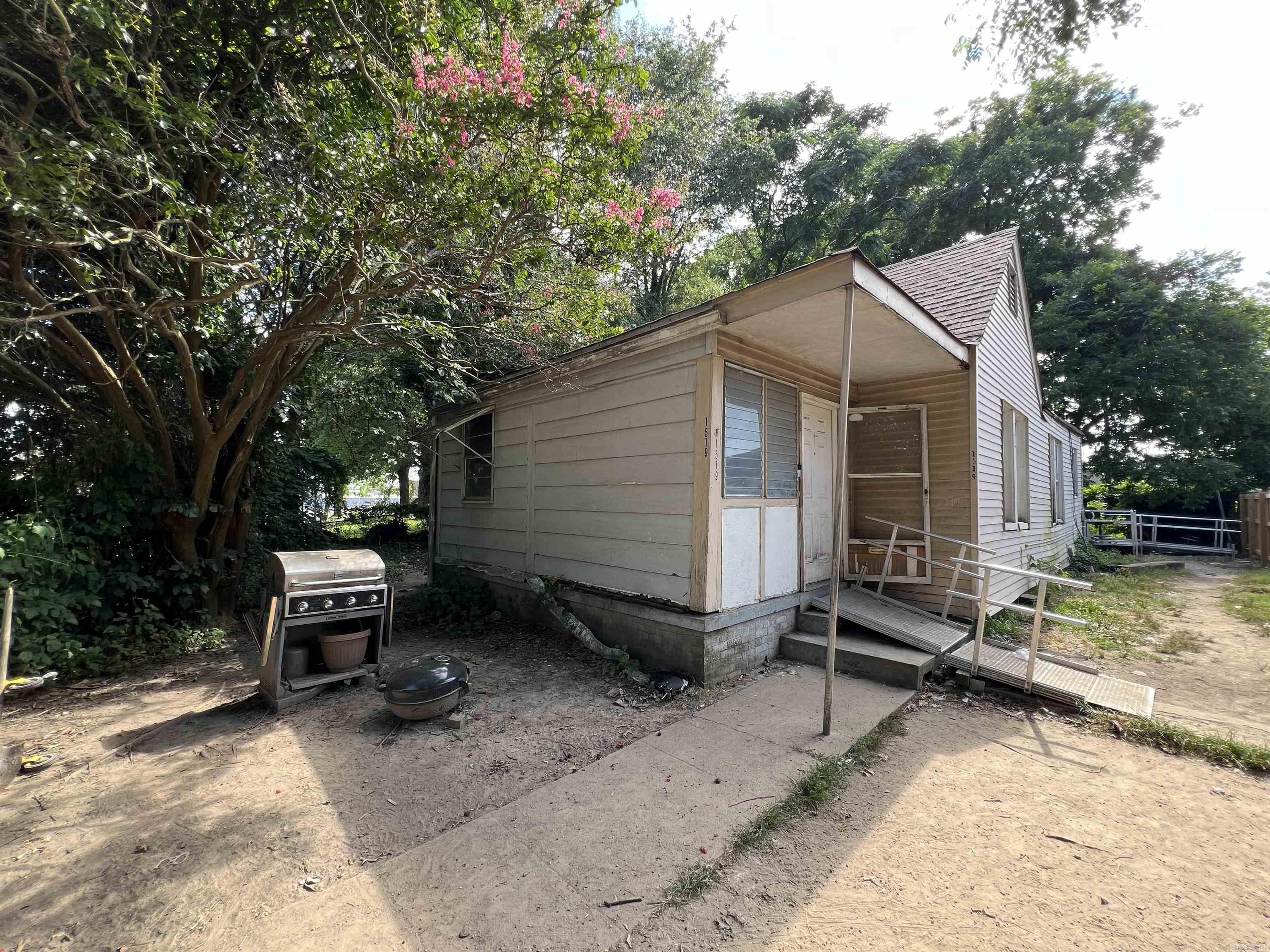 HOLTS INDUSTRIAL - Residential