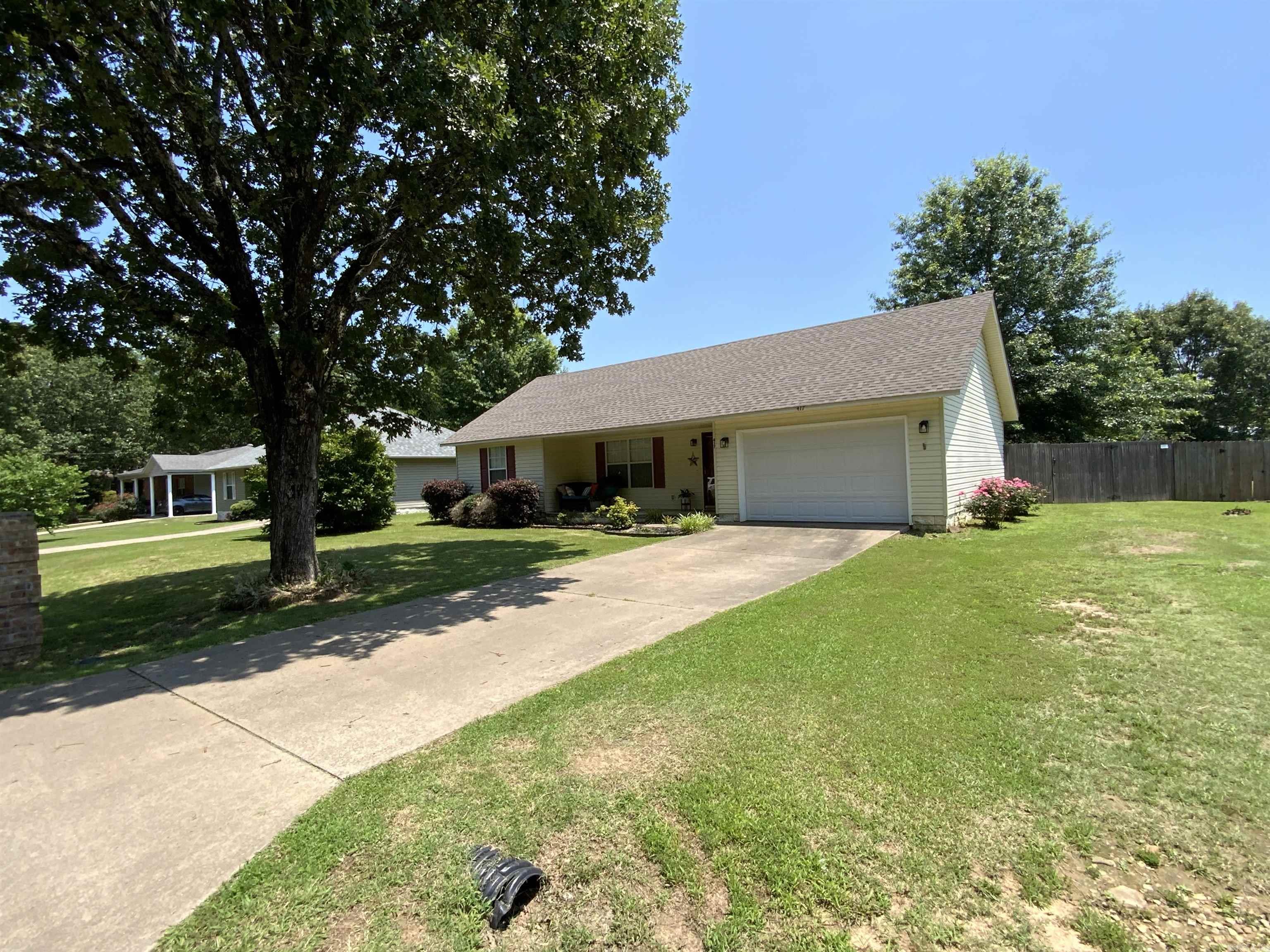ARROWHEAD VILLAGE - Residential