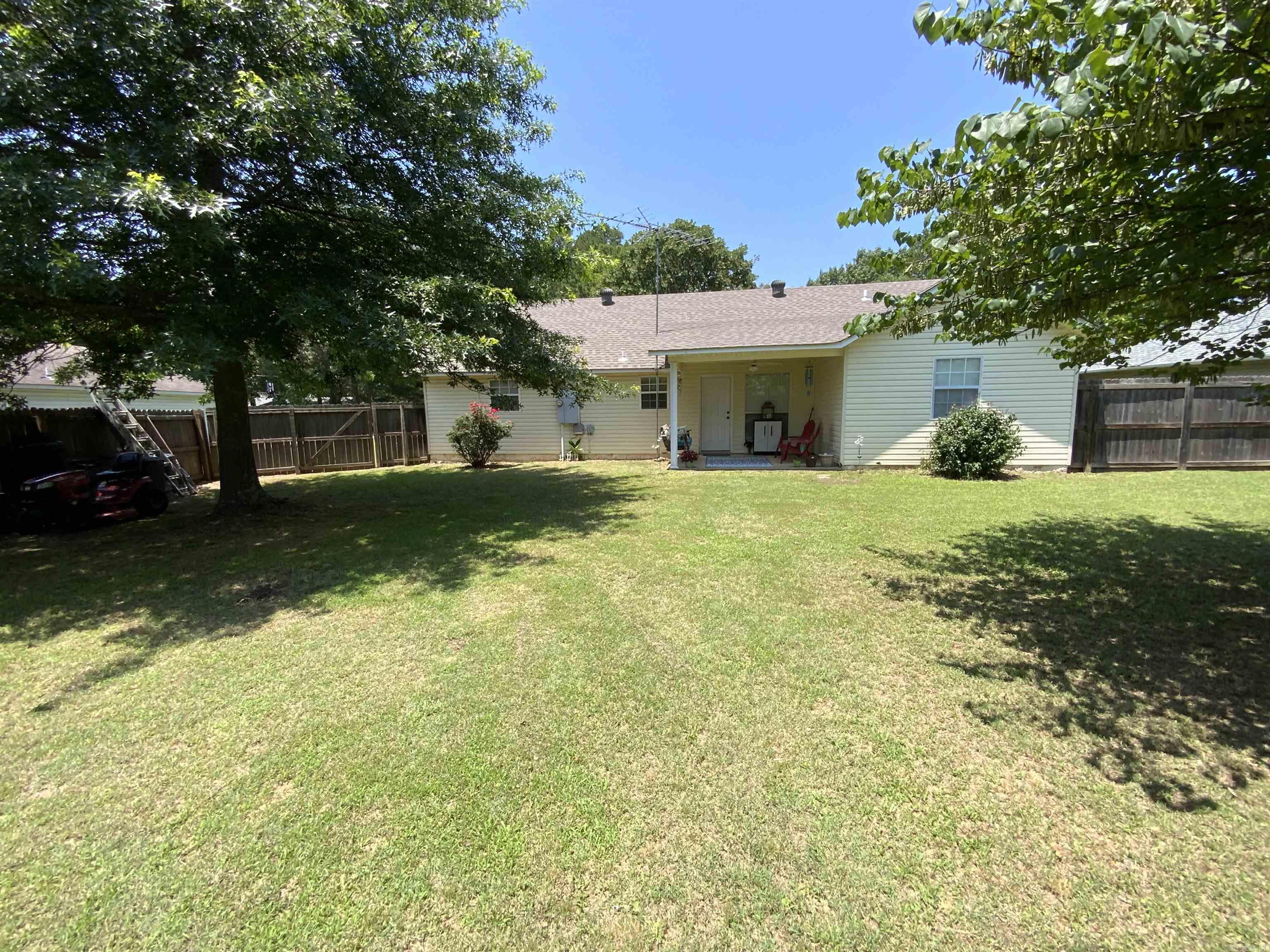 ARROWHEAD VILLAGE - Residential