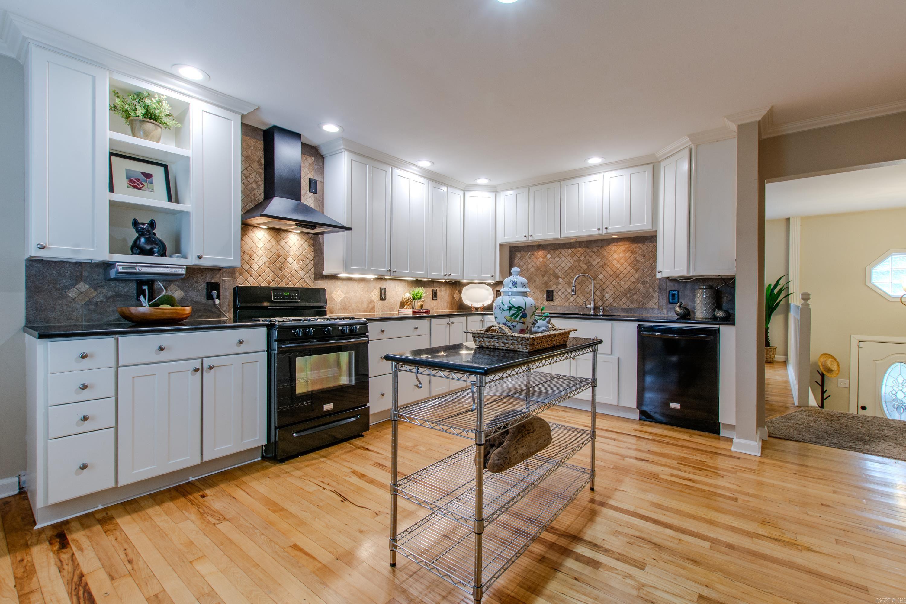 INDIAN HILLS - Residential