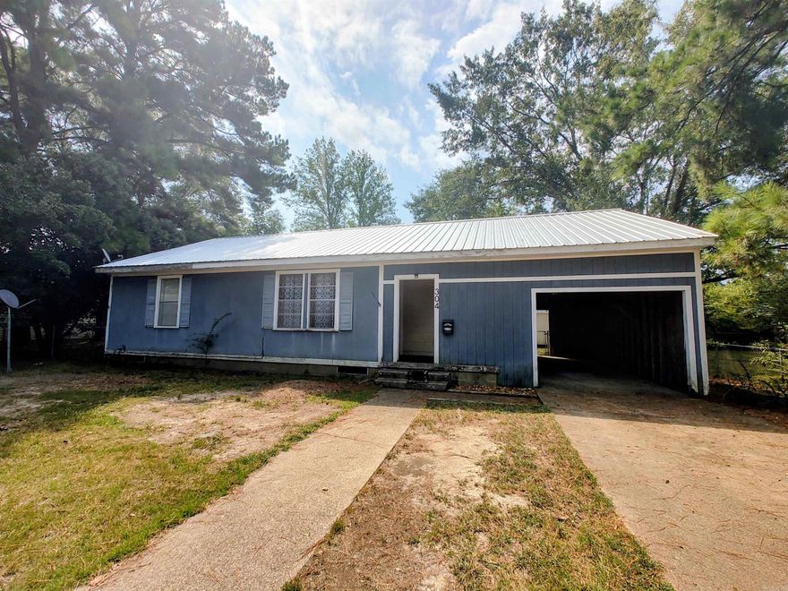 This well-maintained 3 bedroom, 1 bathroom home offers comfortable living in a quiet neighborhoods. Enjoy a fenced back yard, perfect for family or outdoor gatherings, plus a storage building for all your extra belongings. A single carport provides covered parking.  Potential tenants will need to fill out a rental application with CENTURY 21 Campbell & Company to view the property. Application: https://tenant.rentredi.com/getStarted/application/GKQ673