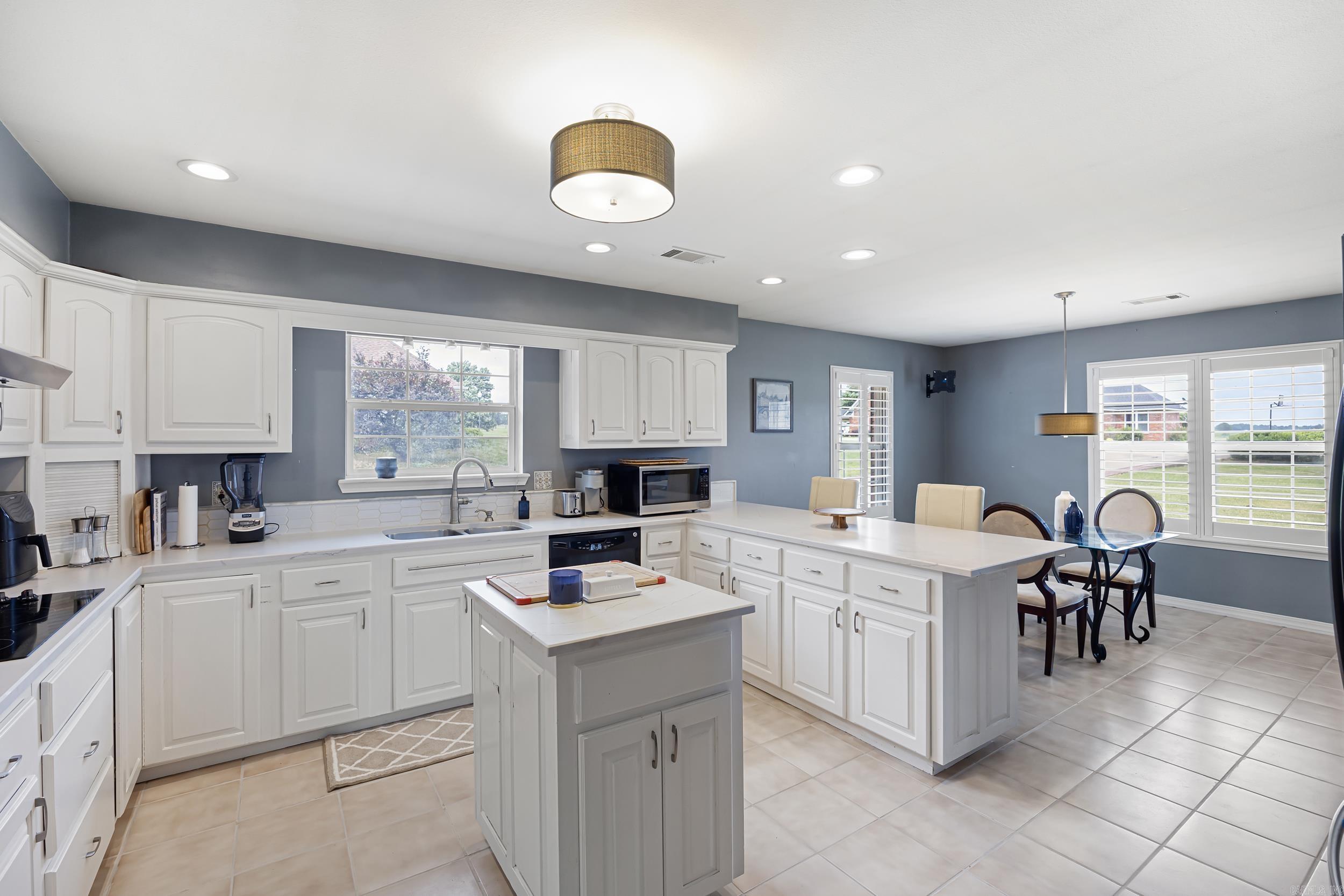 ROCKCLIFFE - Residential