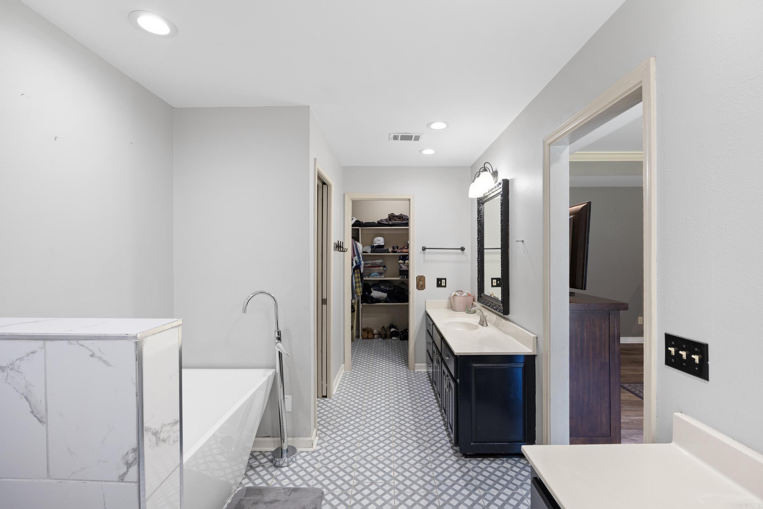 ROCKCLIFFE - Residential