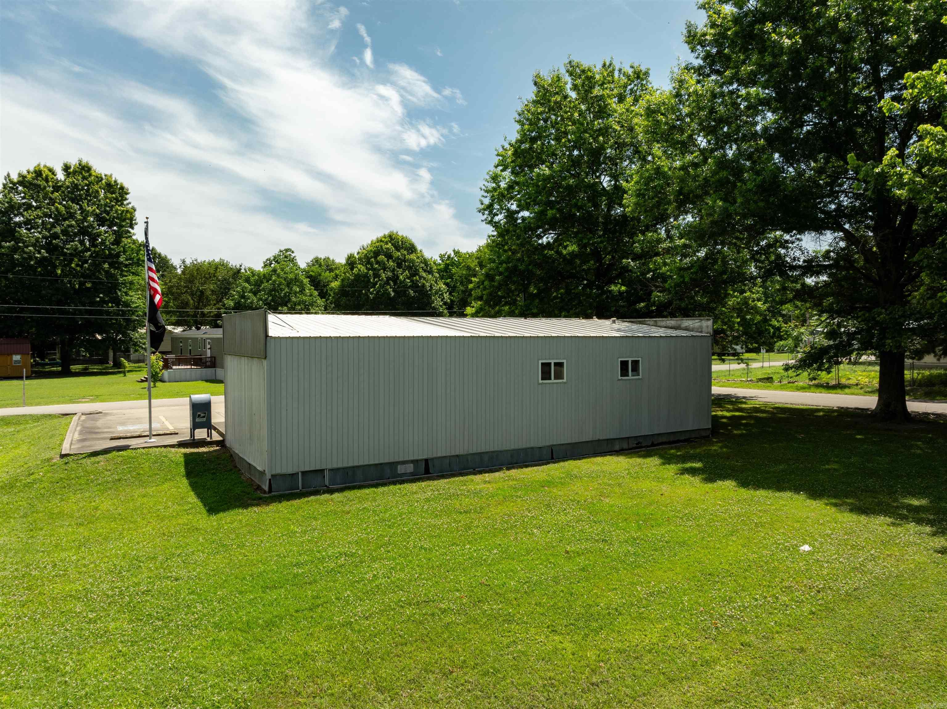 ORIGINAL TOWN 04 EAST - Commercial Sale