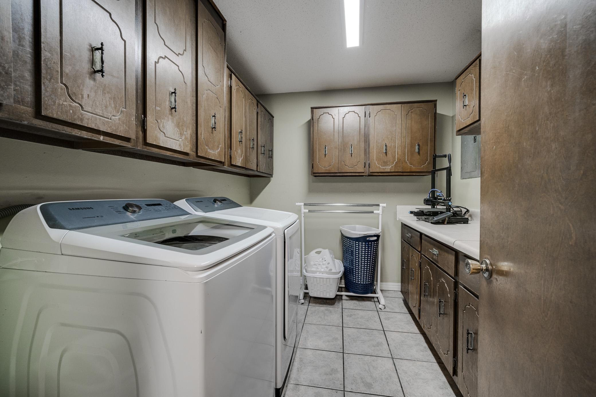 PINE CREST HILL - Residential