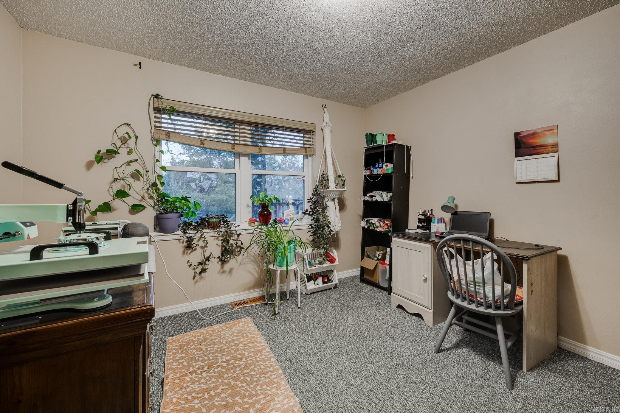 PINE CREST HILL - Residential