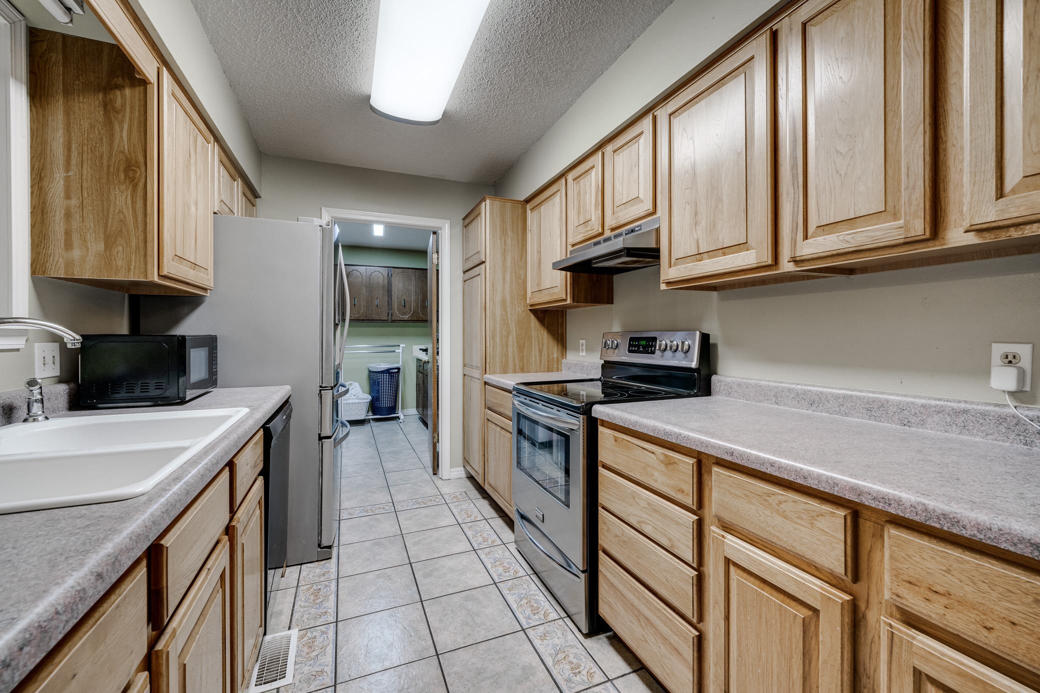 PINE CREST HILL - Residential