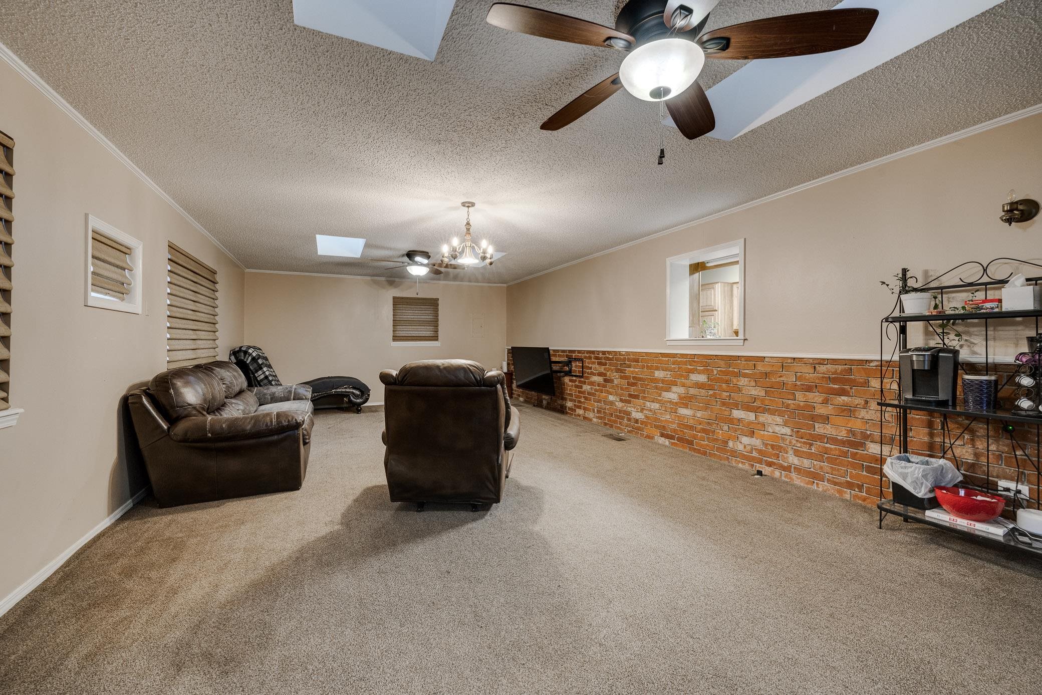 PINE CREST HILL - Residential