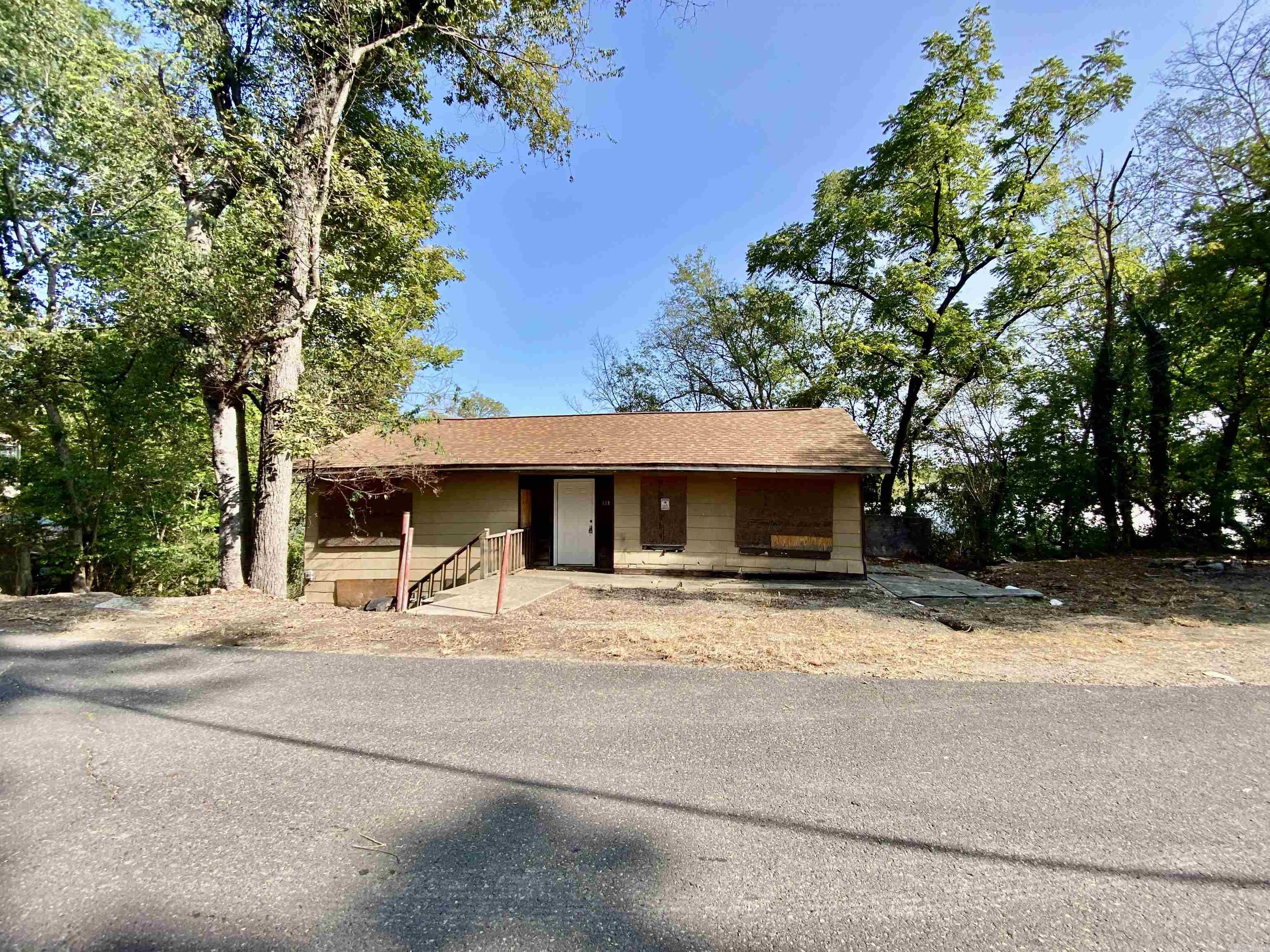 Zoned M1 (light manufacturing dist.) Centrally located duplex with tons of potential. These units are perfectly located between Historic downtown Hot Springs and Oaklawn Racetrack and Gaming. New roof and a great location. Do a little work and enjoy rental rewards.