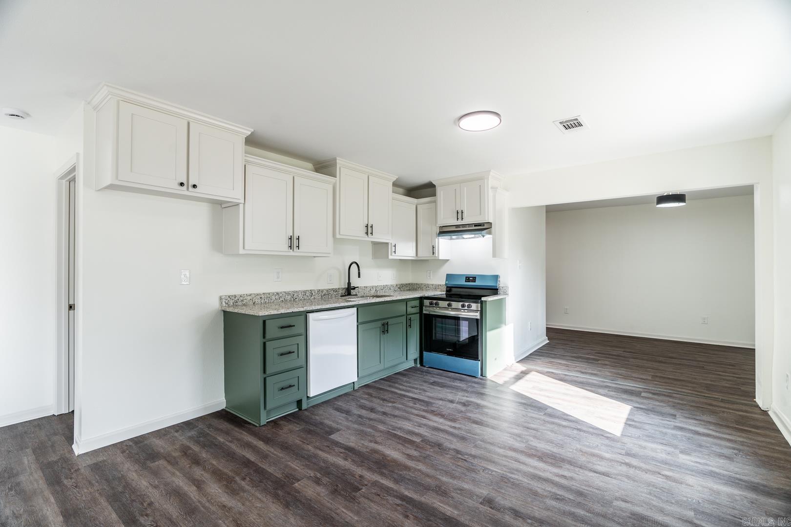 FOREST HILLS - Residential