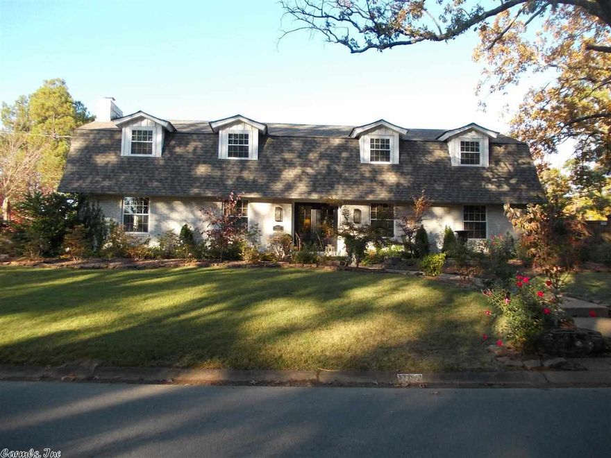 Don't miss this great 5 bedroom, 3.5 baths family home in Shady Valley. This home is completely redone with impeccable taste. New roof, down stairs HVAC, appliances, hot water heater, & landscaped. Schedule a showing today! Sq. Ft. approx. measuring encouraged.