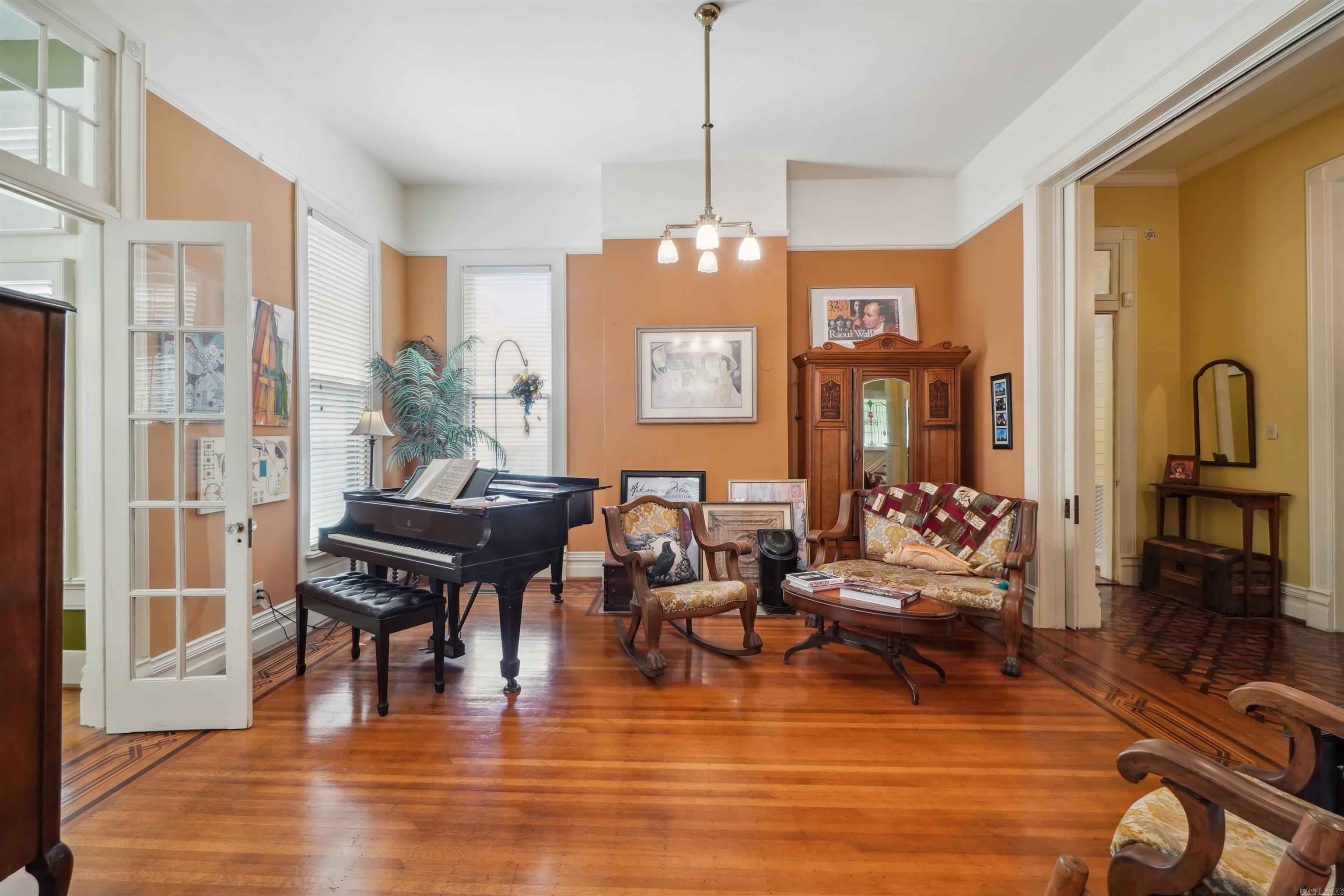 Weldon E Wrights - Residential