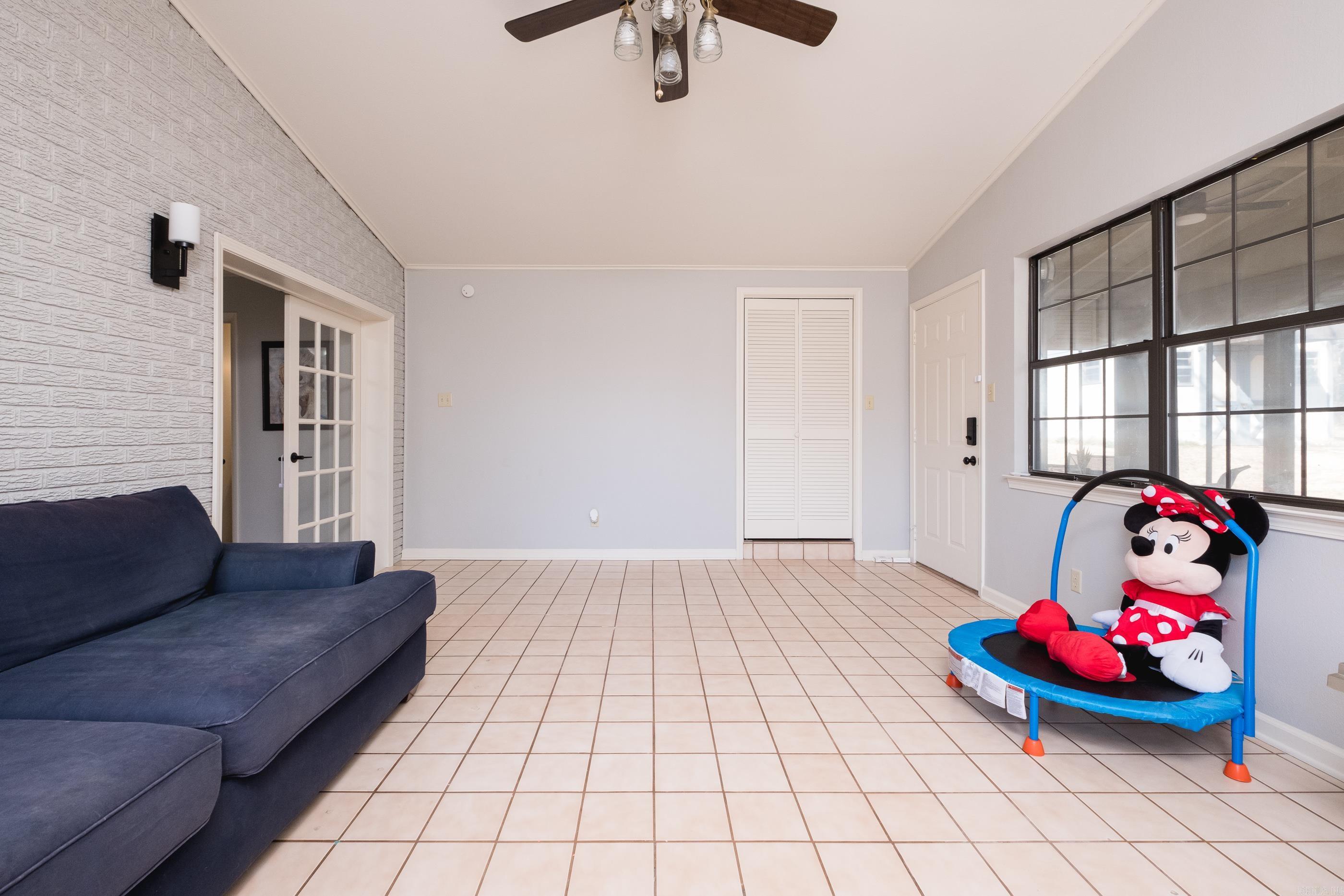 Meeks Manor - Residential