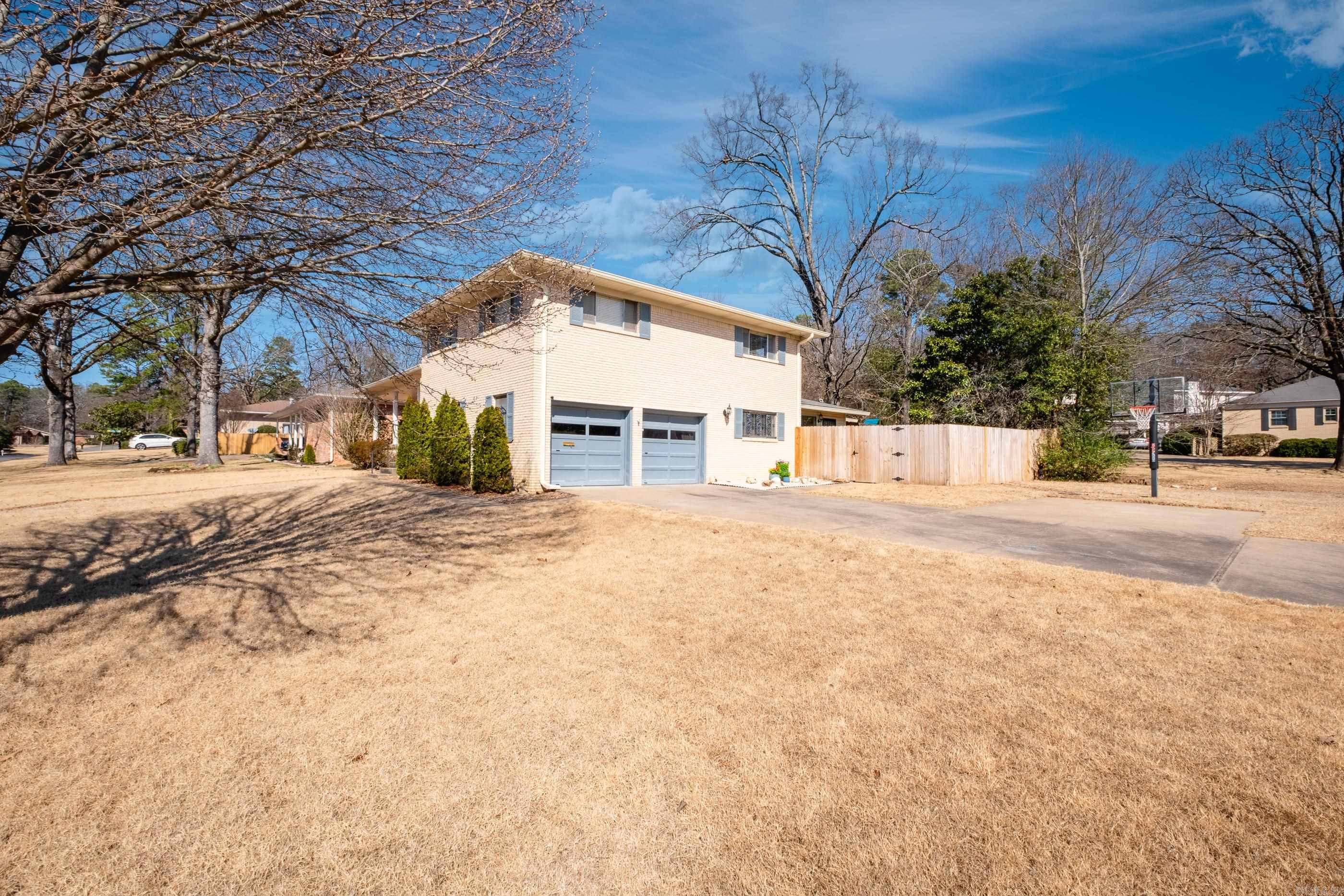 Meeks Manor - Residential