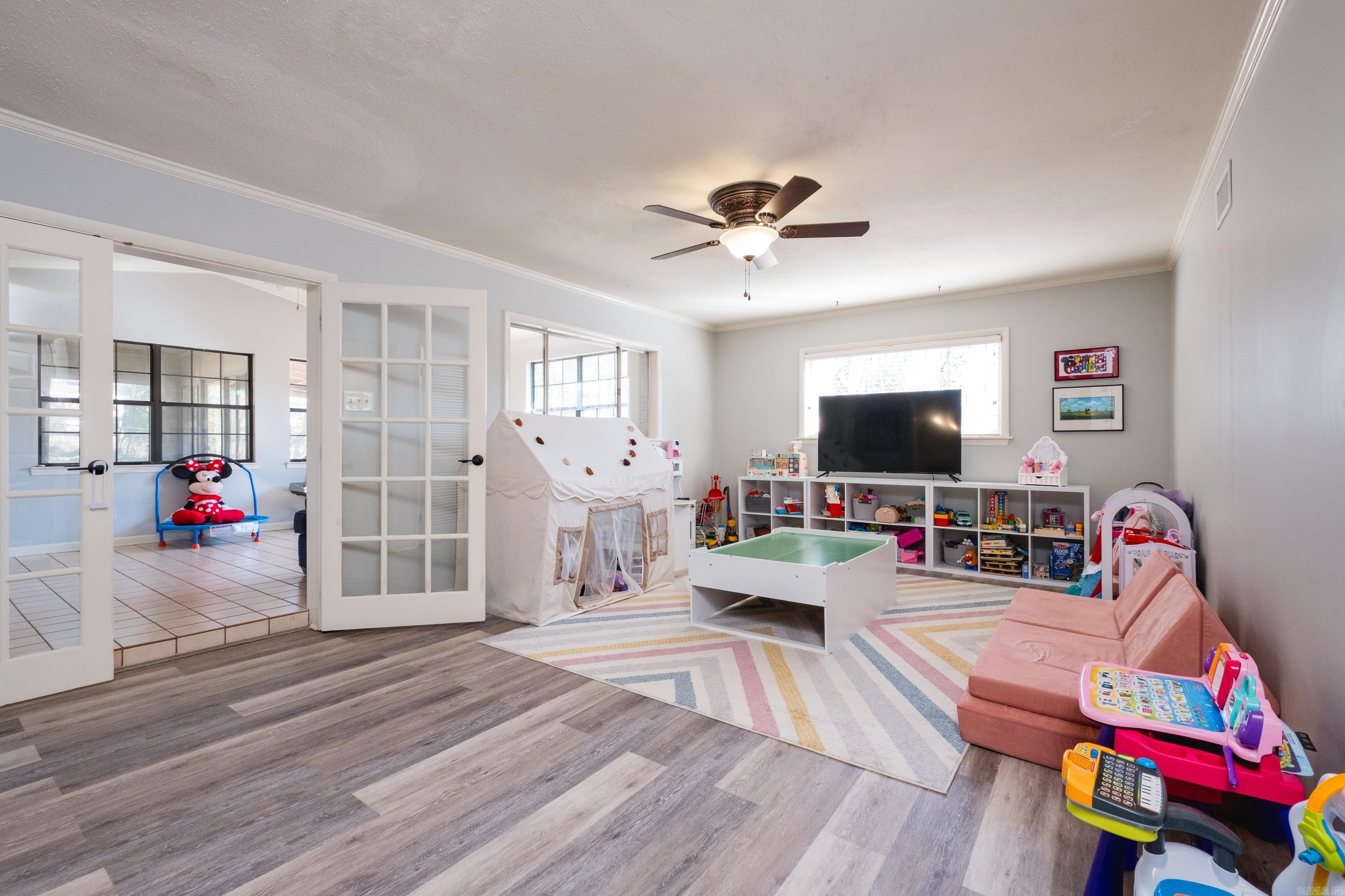 Meeks Manor - Residential