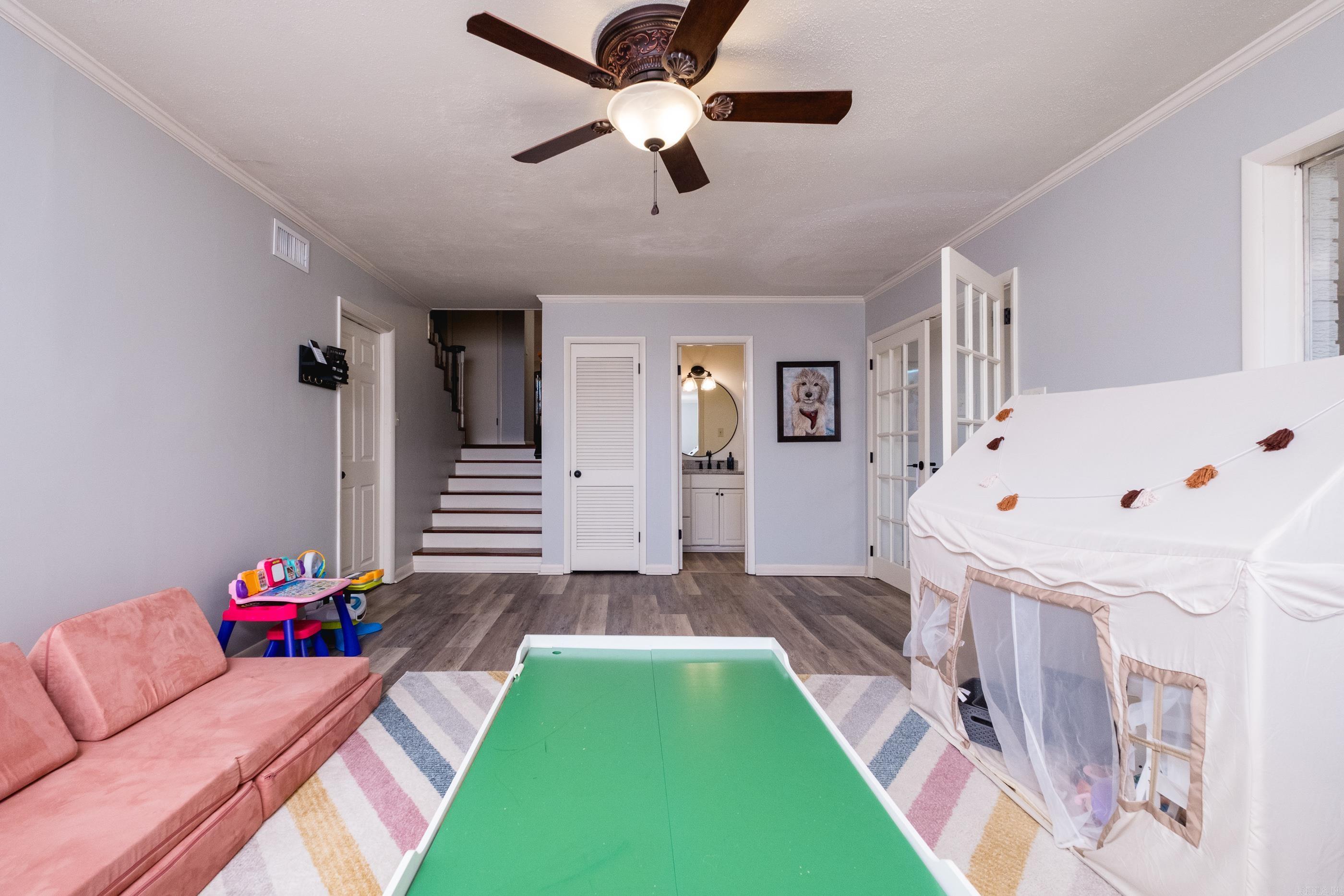 Meeks Manor - Residential