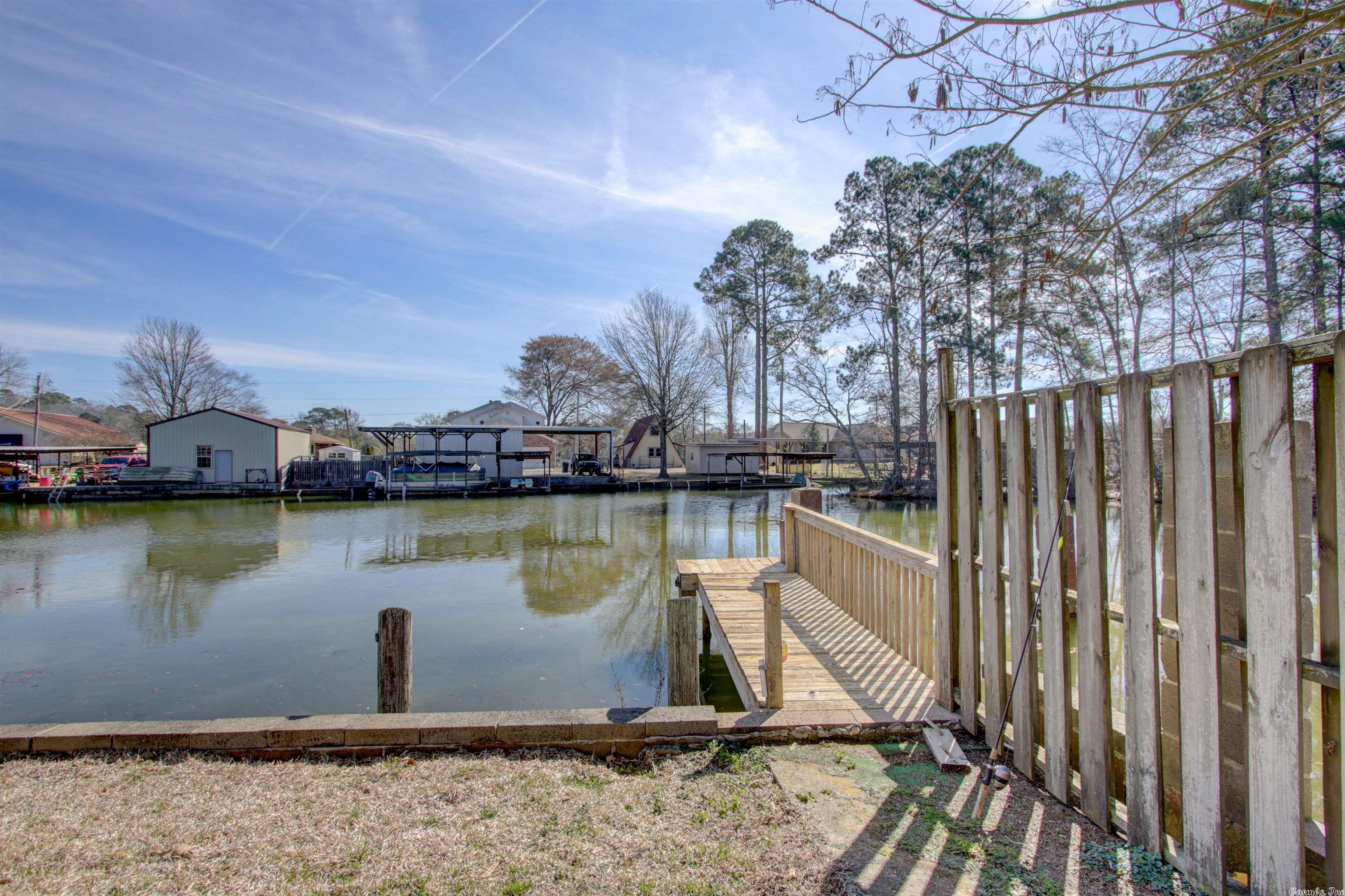 WOODLAND SHORES - Residential