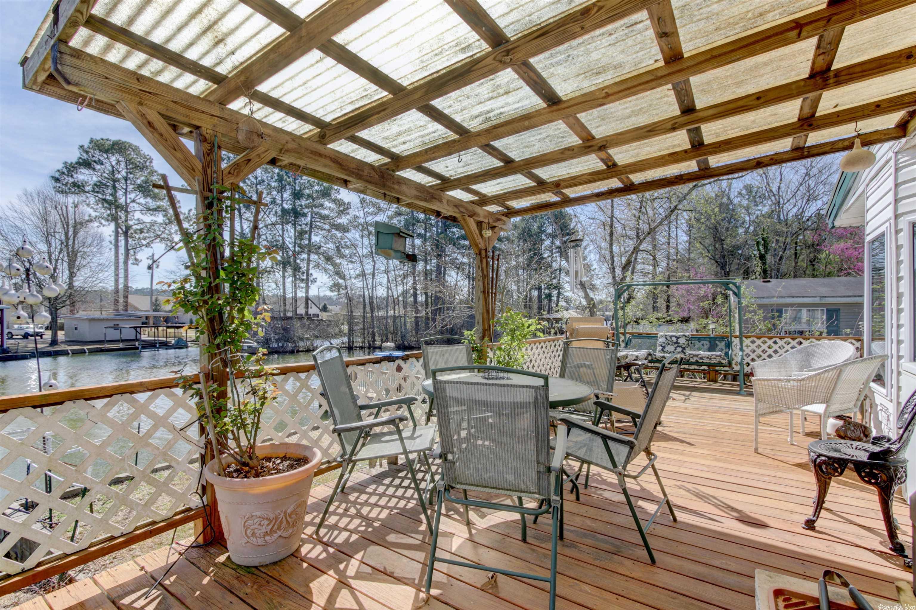 WOODLAND SHORES - Residential