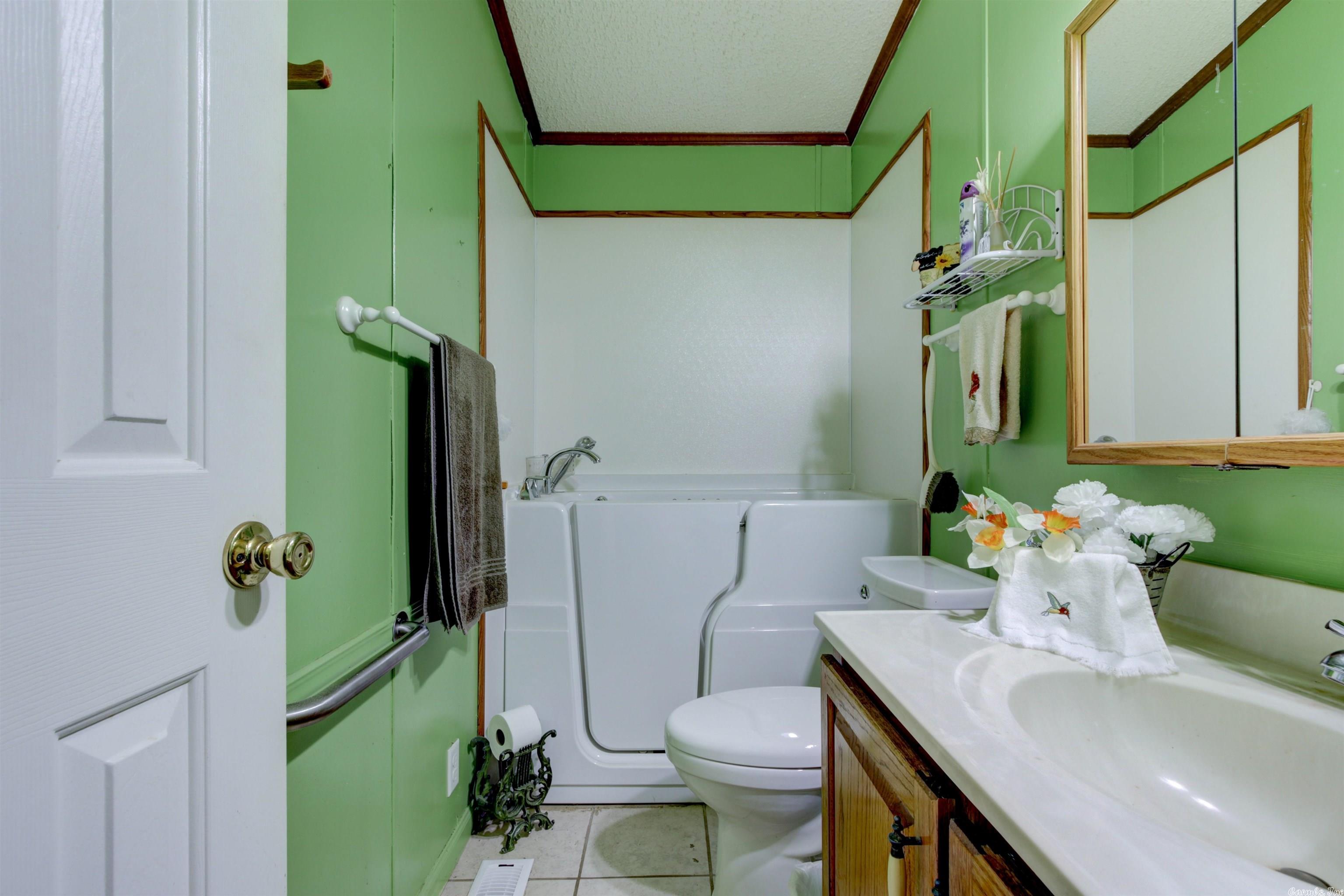 WOODLAND SHORES - Residential