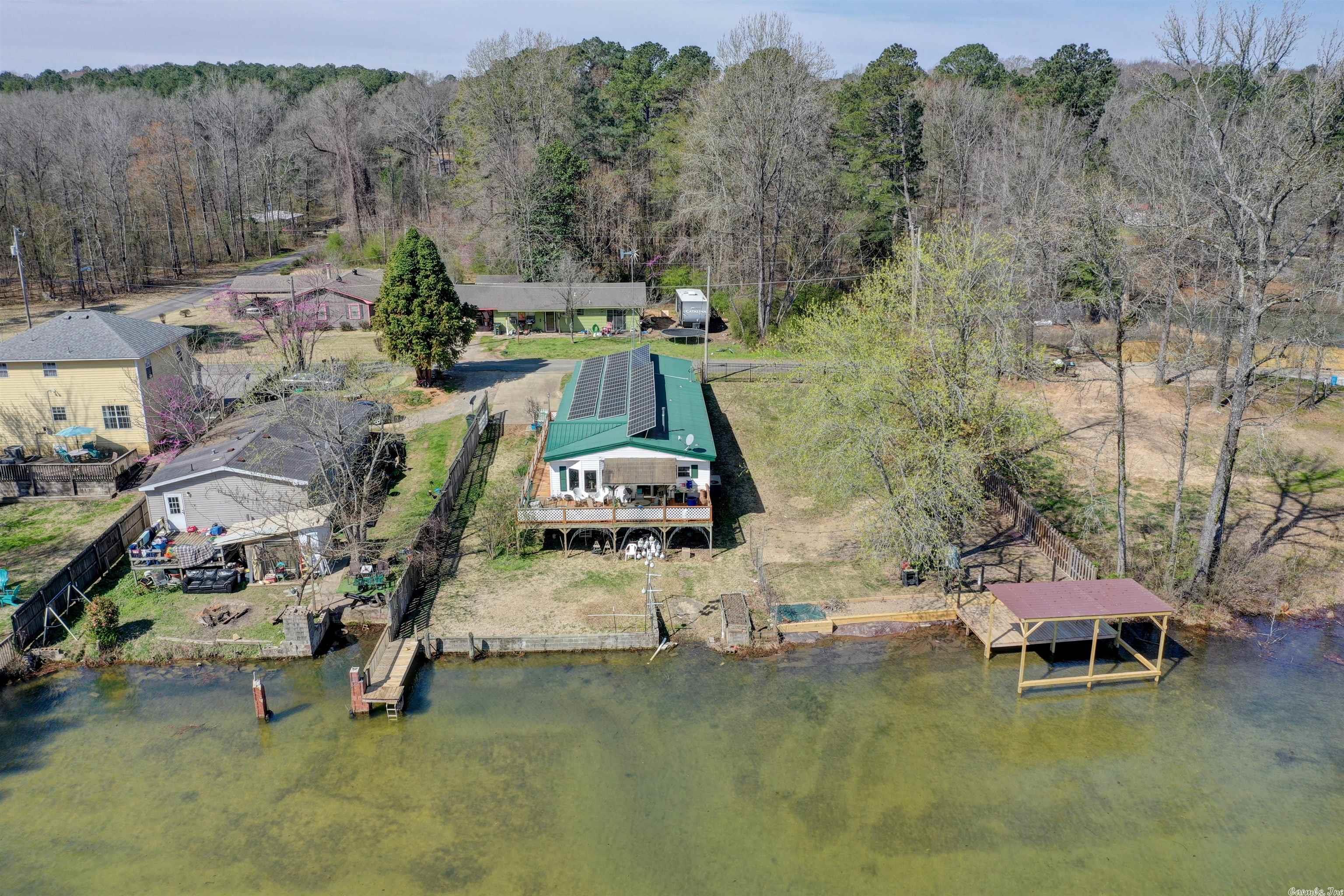 WOODLAND SHORES - Residential