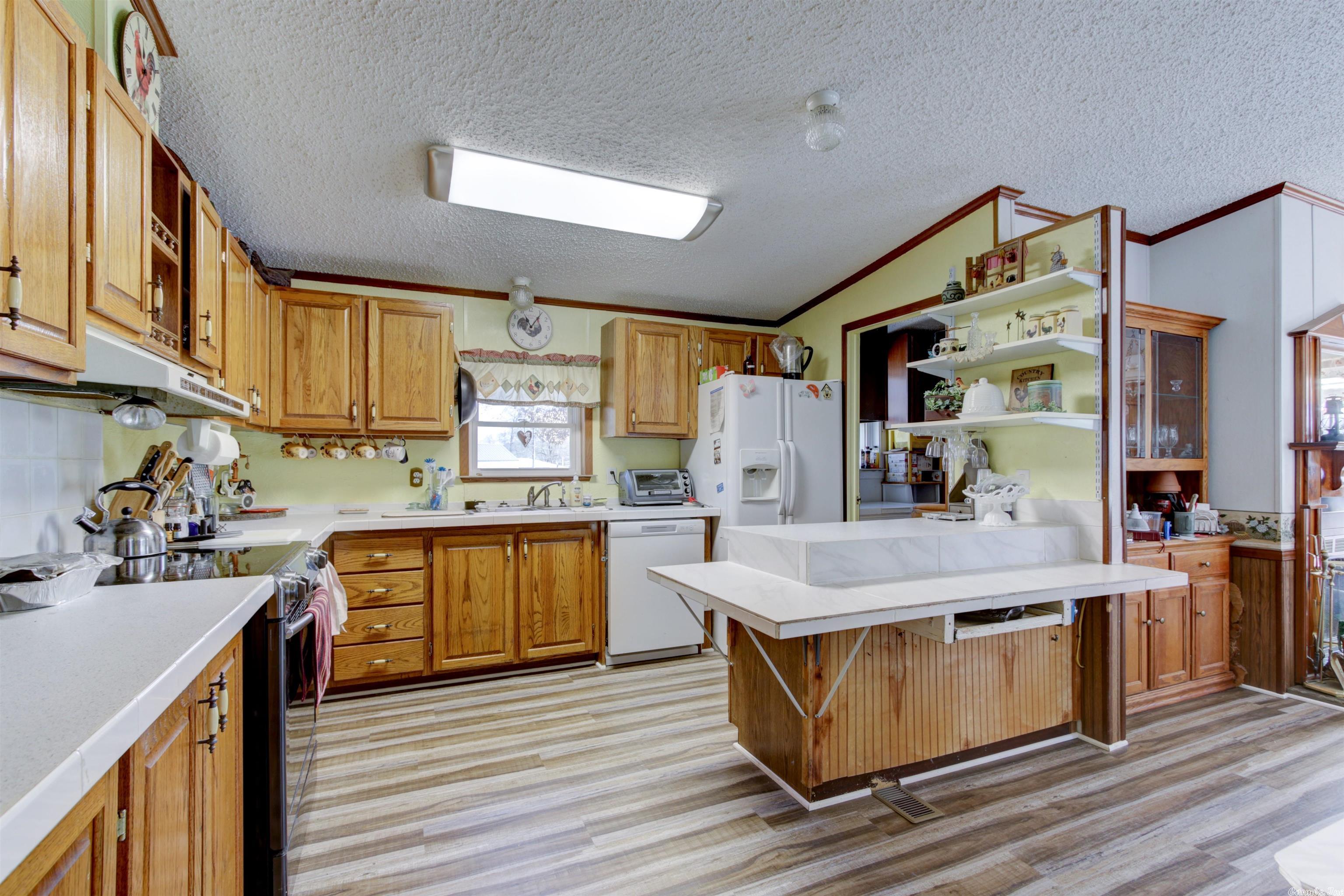 WOODLAND SHORES - Residential