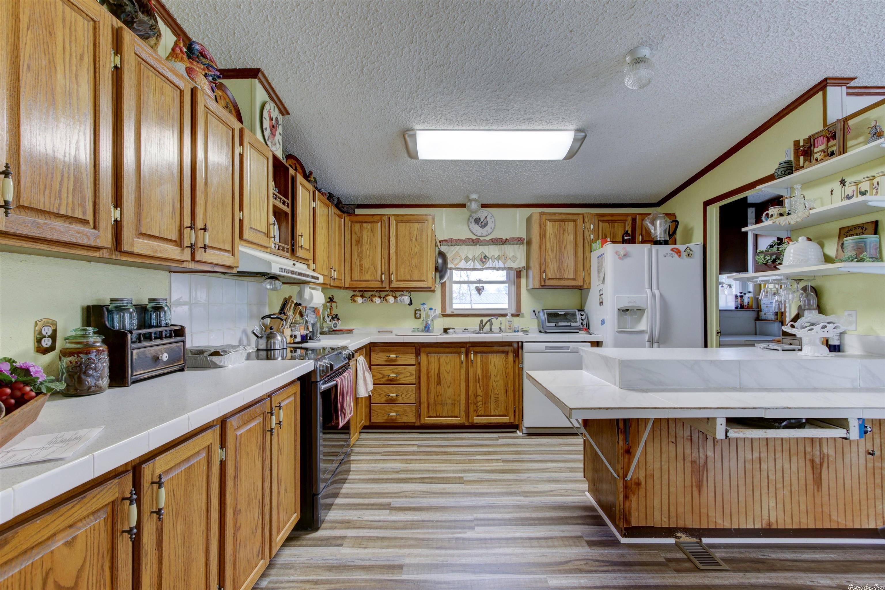 WOODLAND SHORES - Residential