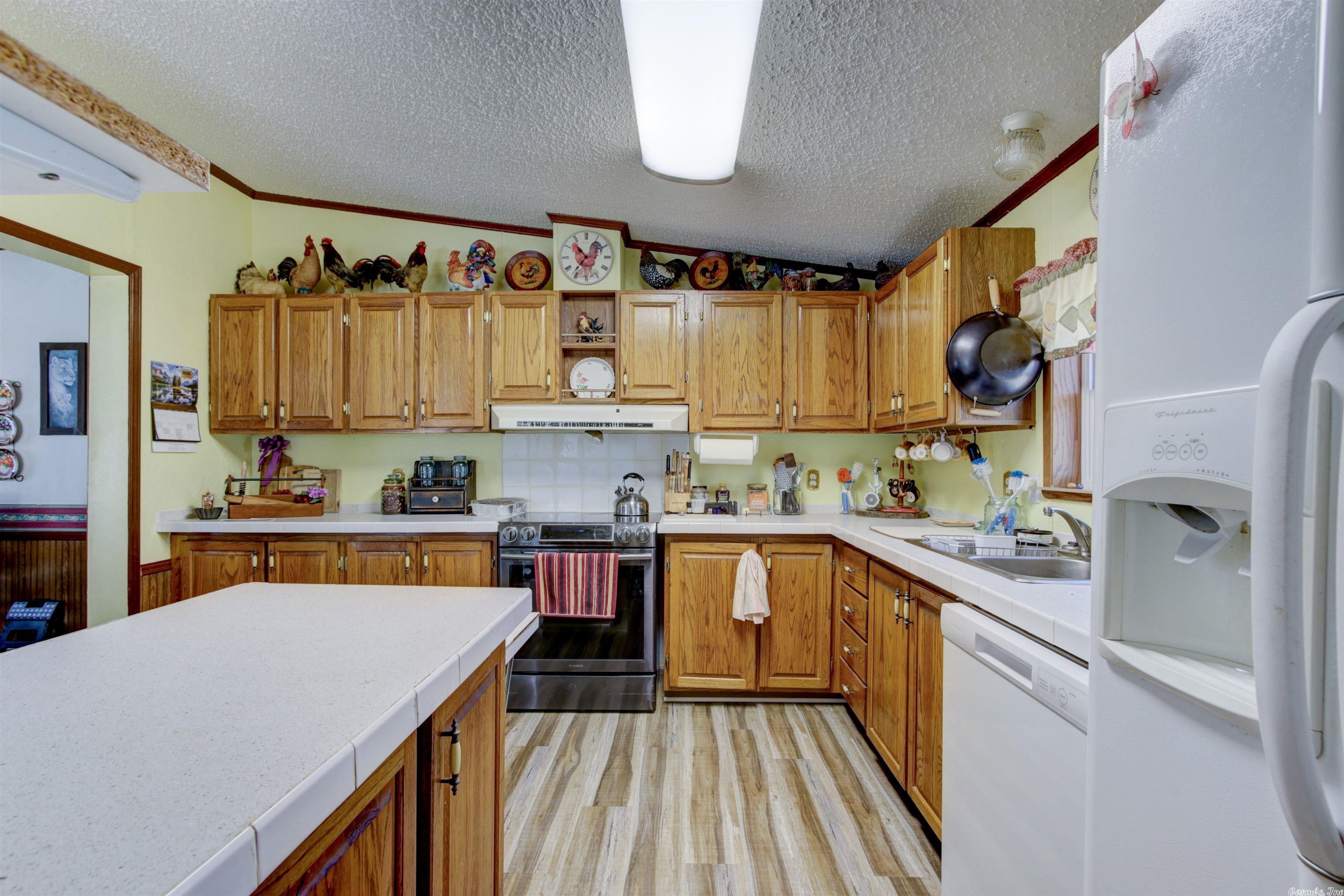 WOODLAND SHORES - Residential