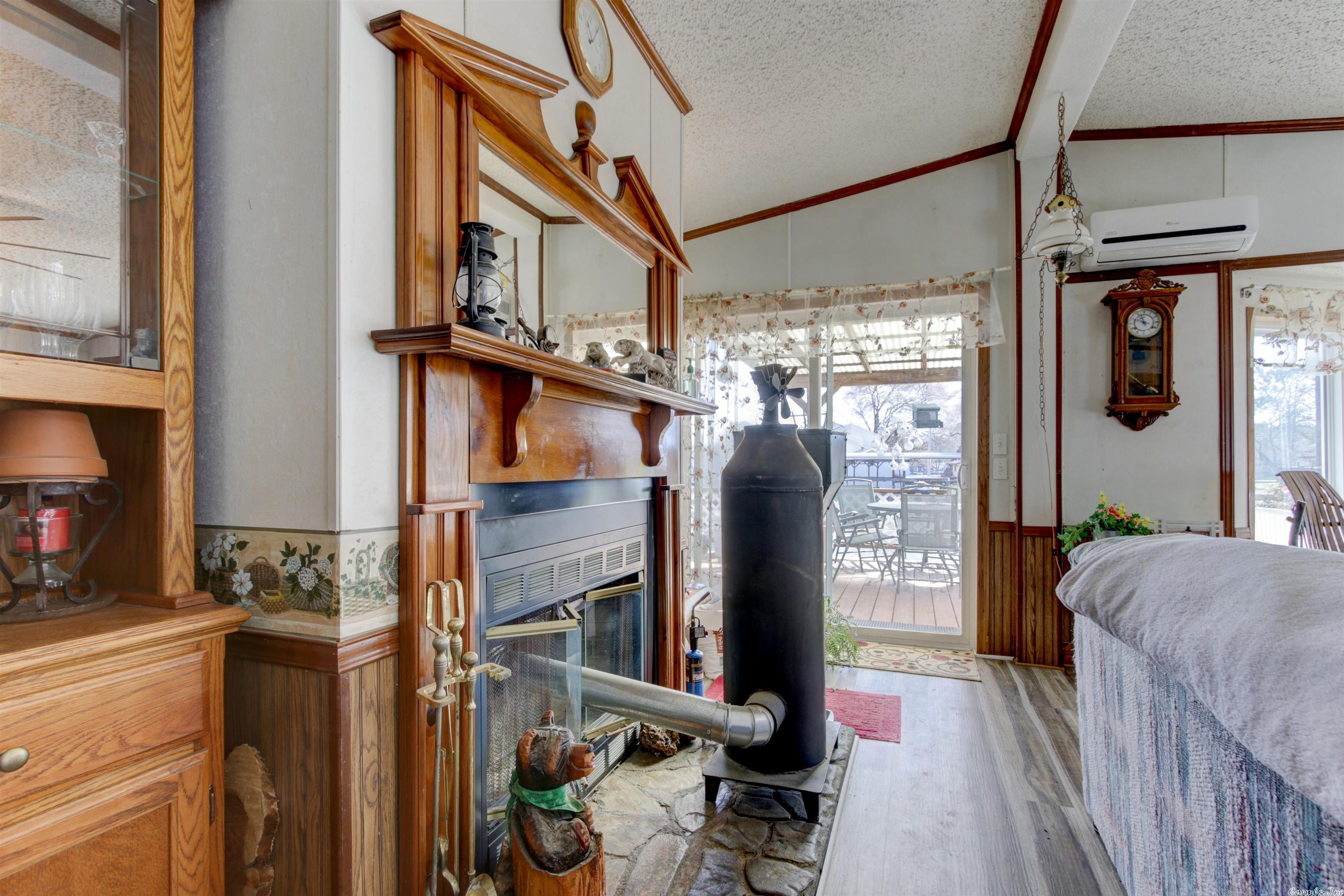 WOODLAND SHORES - Residential