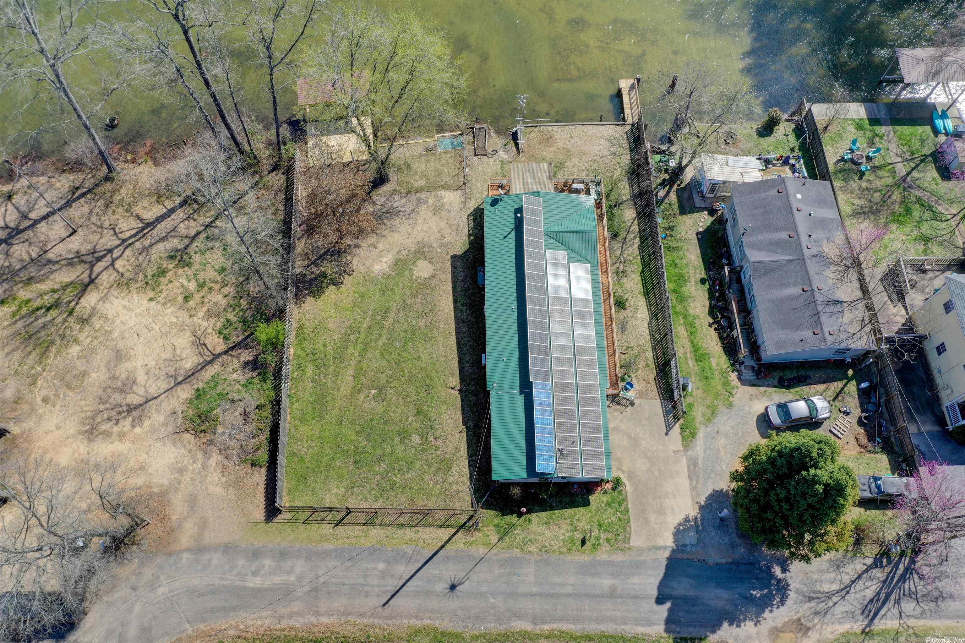 WOODLAND SHORES - Residential