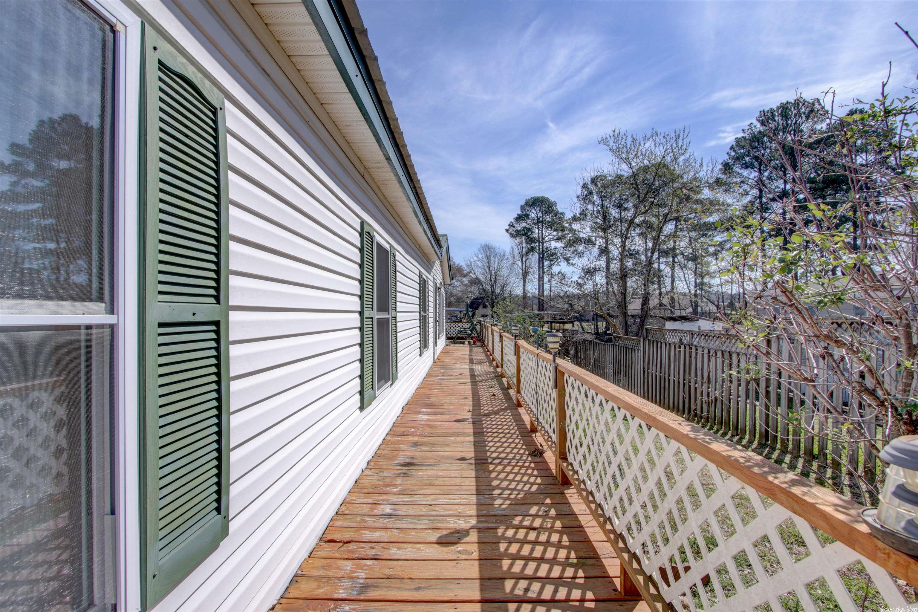 WOODLAND SHORES - Residential