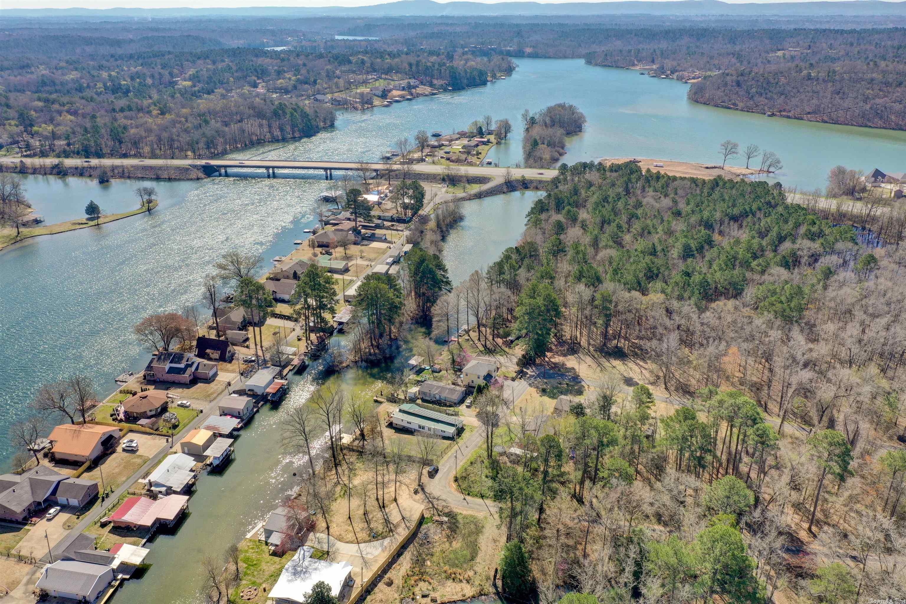 WOODLAND SHORES - Residential