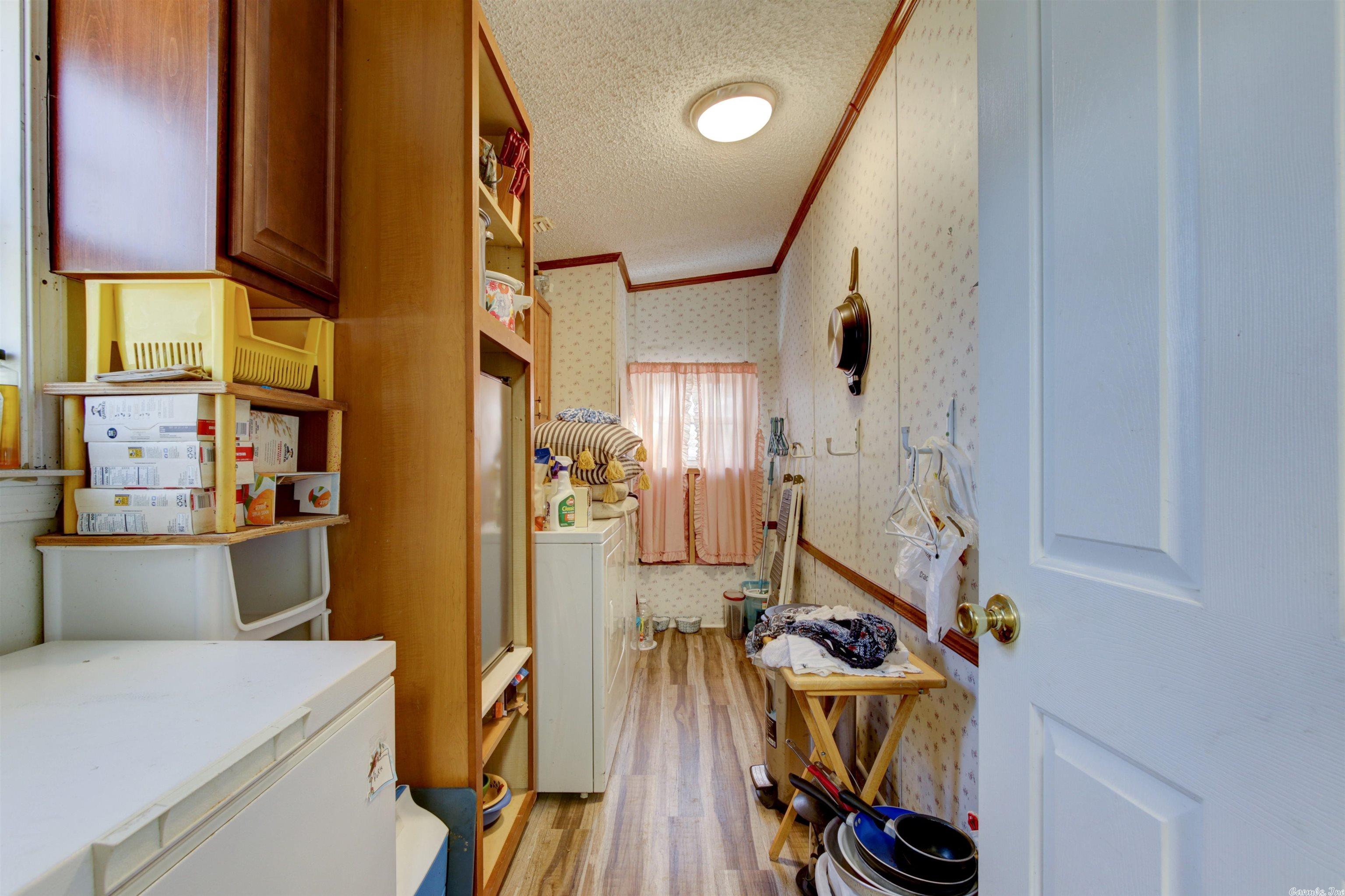 WOODLAND SHORES - Residential