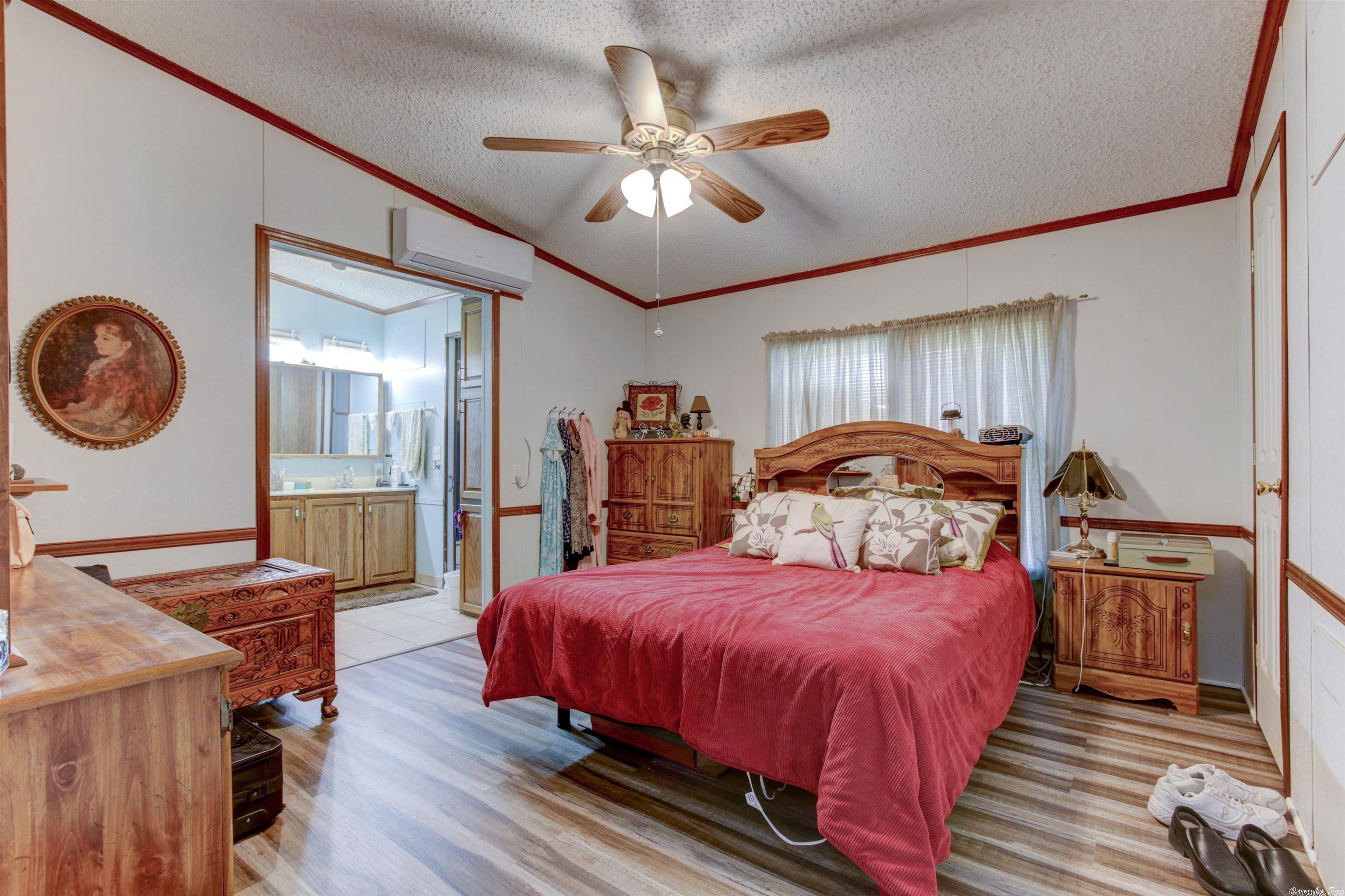 WOODLAND SHORES - Residential