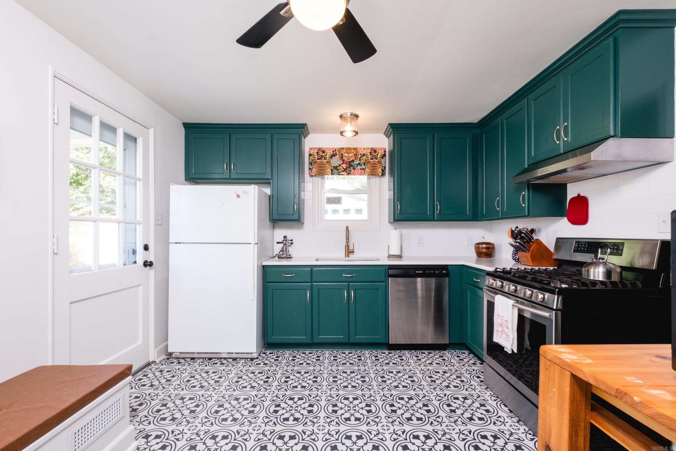 KINGWOOD PLACE - Residential