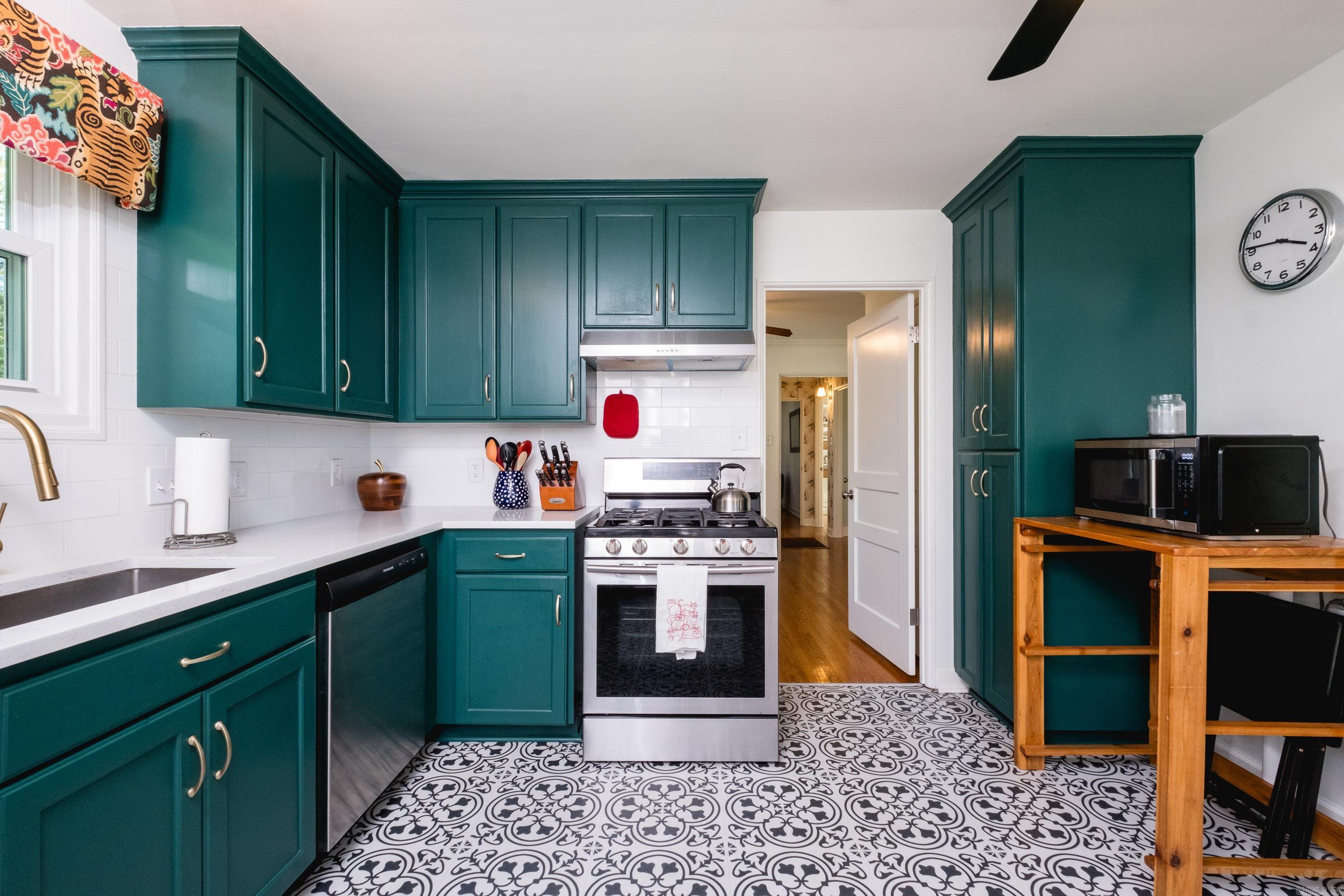 KINGWOOD PLACE - Residential