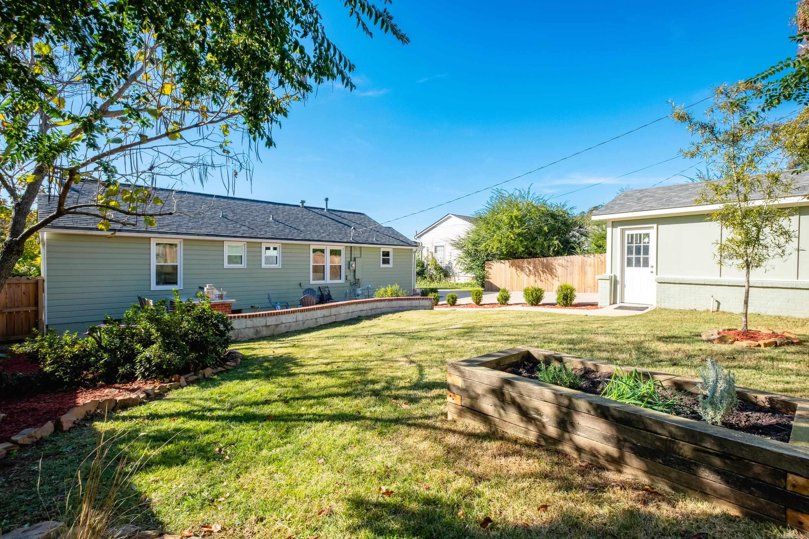 KINGWOOD PLACE - Residential