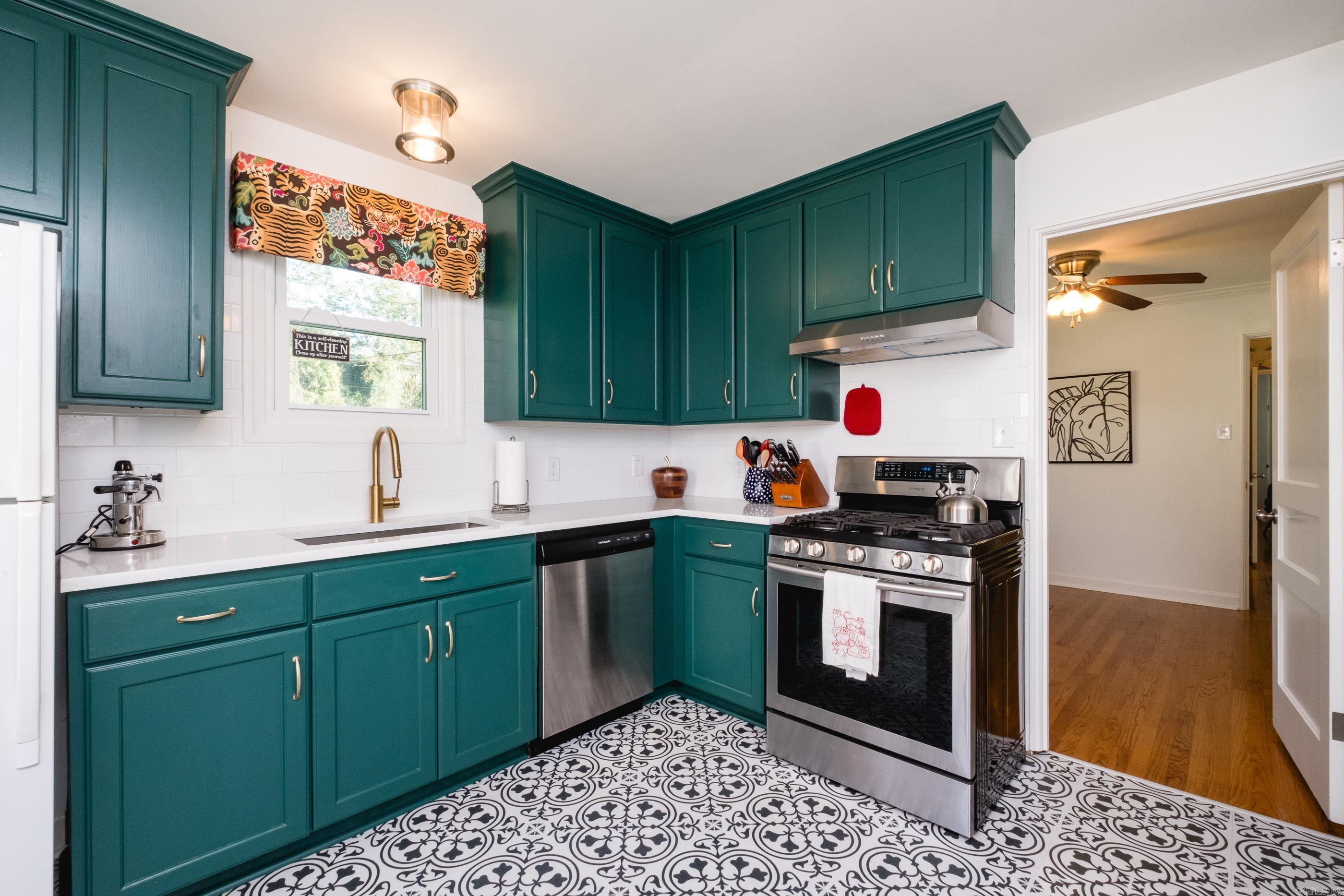 KINGWOOD PLACE - Residential