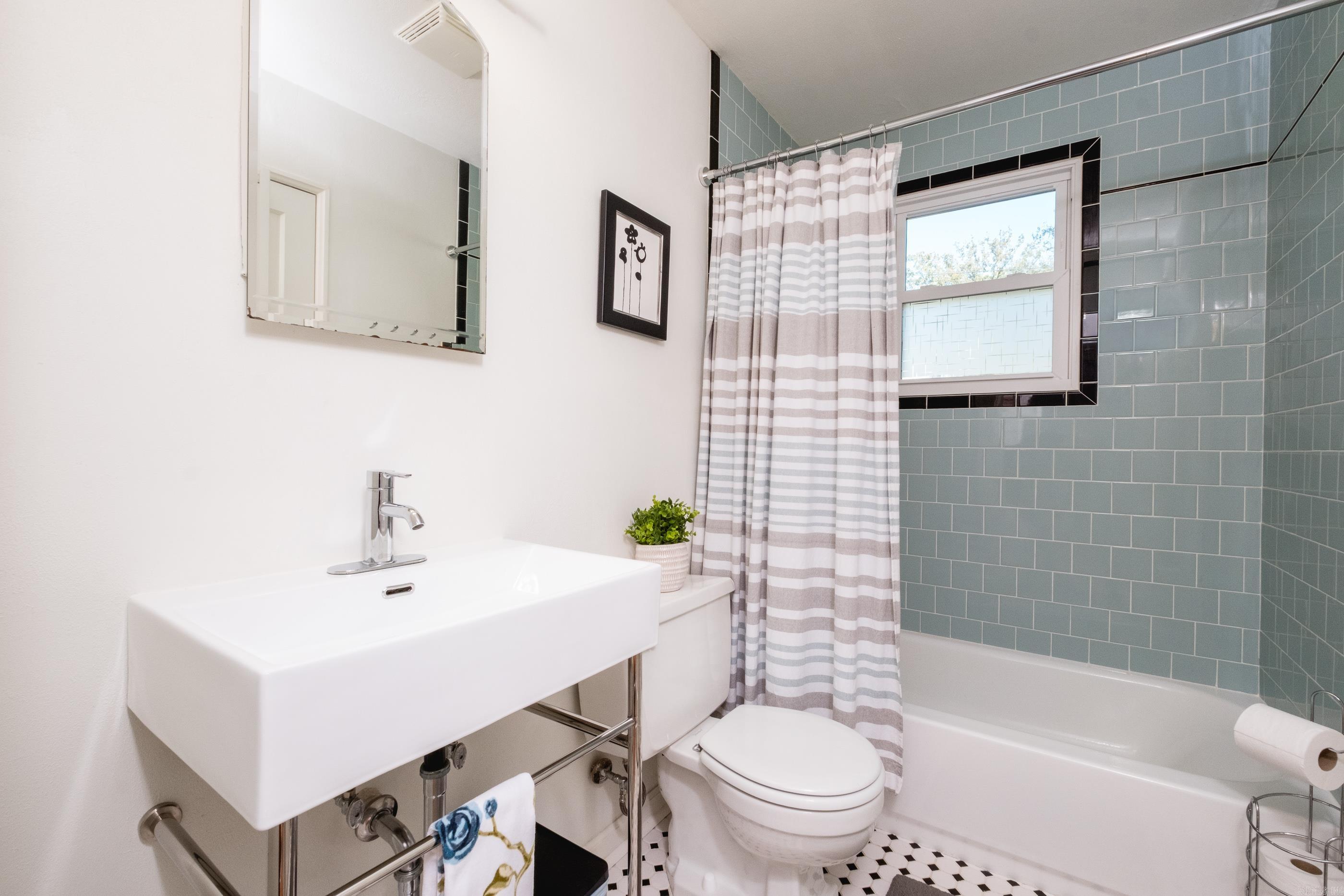 KINGWOOD PLACE - Residential