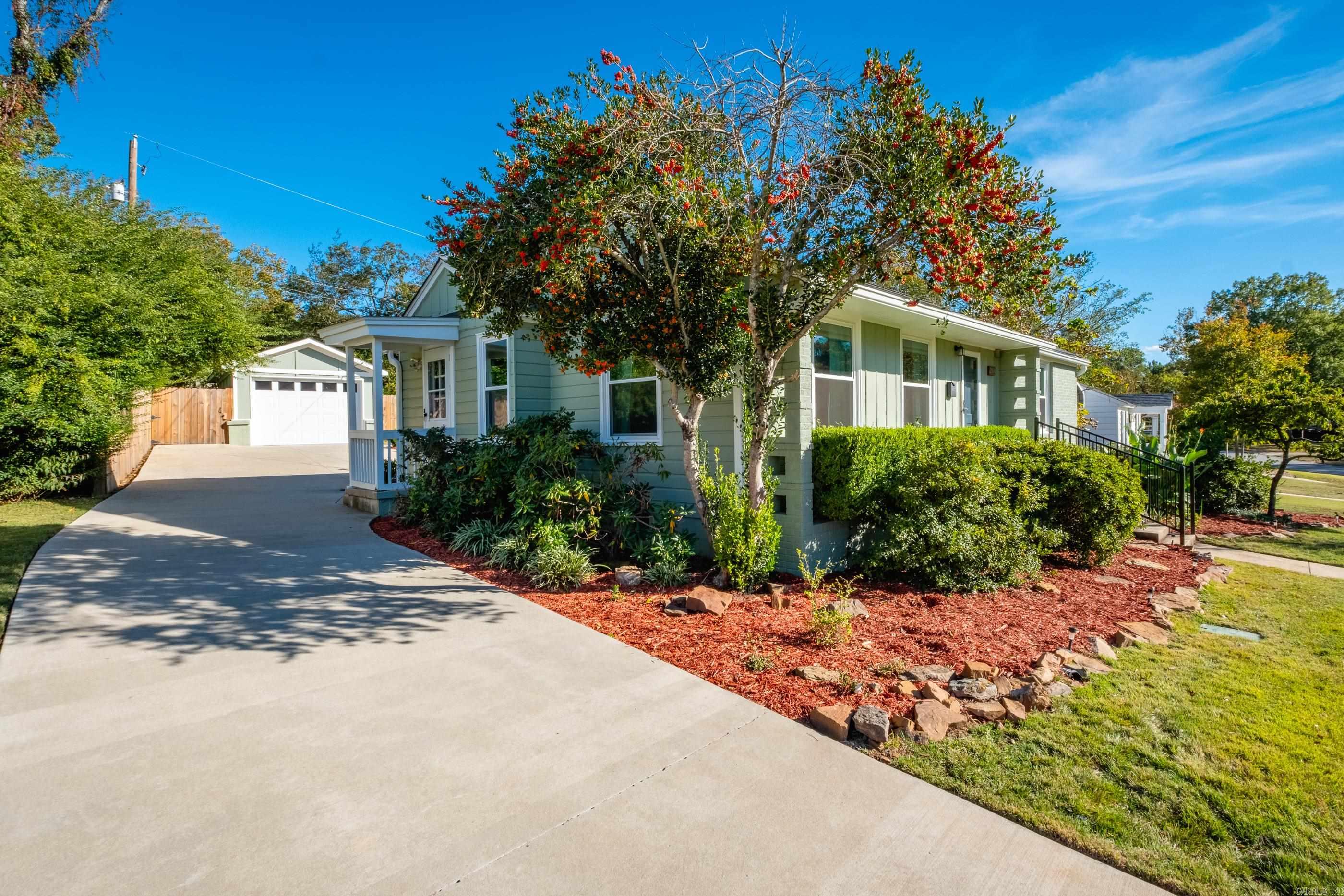 KINGWOOD PLACE - Residential