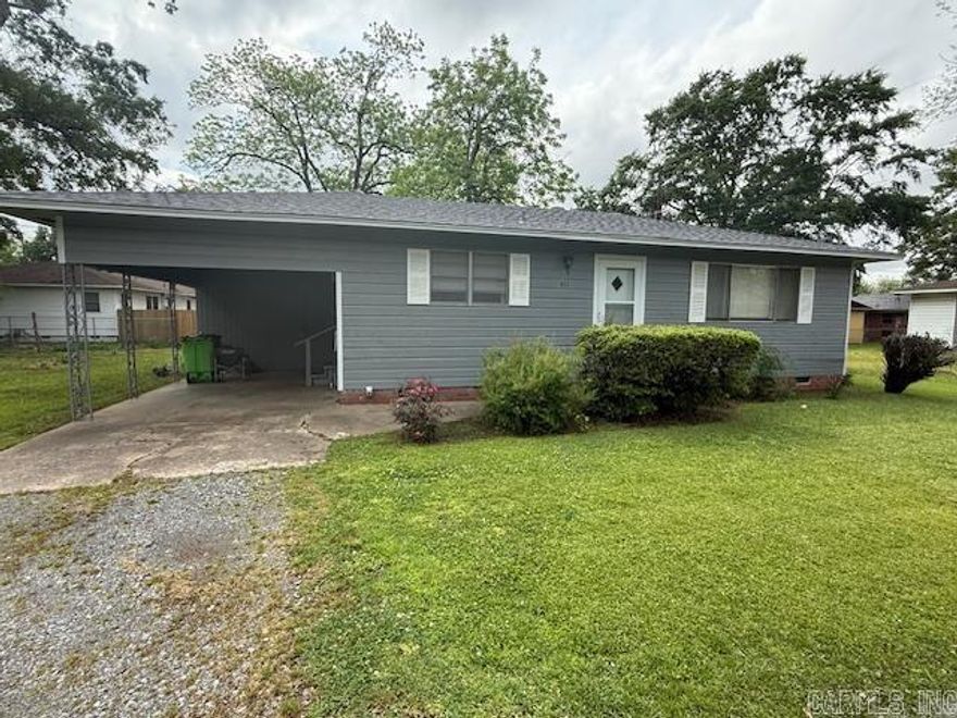 Great starter home in walking distance to the elementary school and football field. Roof is 2 years old. 2 bedrooms and 1 bath. Home is very clean on the inside.  Nice back yard. Carport. Call for an appointment.