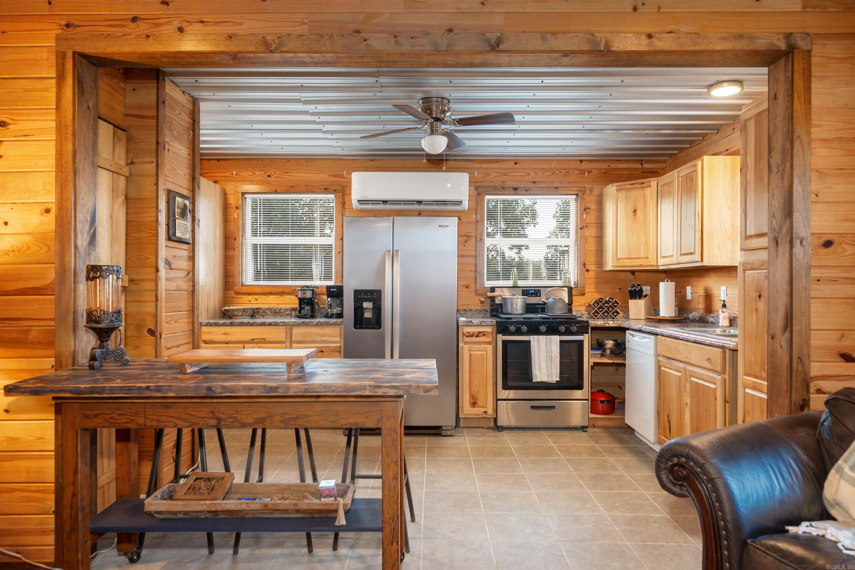 CAMILLA SPRINGS - Residential