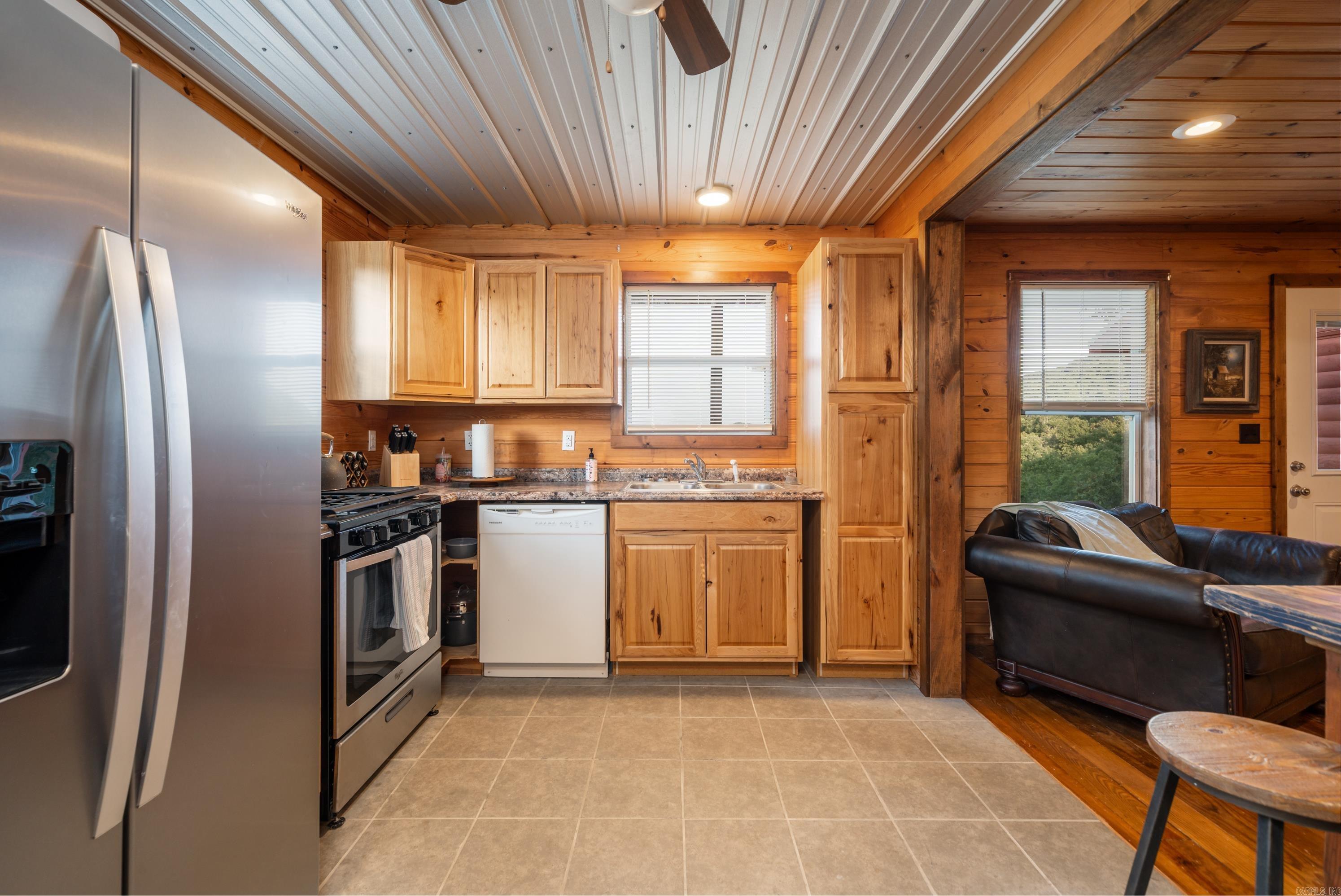 CAMILLA SPRINGS - Residential