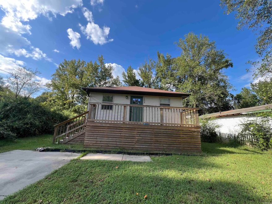 Charming 2-bedroom, 1-bath home in Benton built in 2014. This home features an inviting open floor plan with granite counter tops and plenty of cabinet space. Efficient layout that maximizes comfort and functionality. Great opportunity for a first-time buyer or investor. Conveniently located near schools, shopping, and easy access to I-30. Low-maintenance living with modern finishes—ready for its next owner!