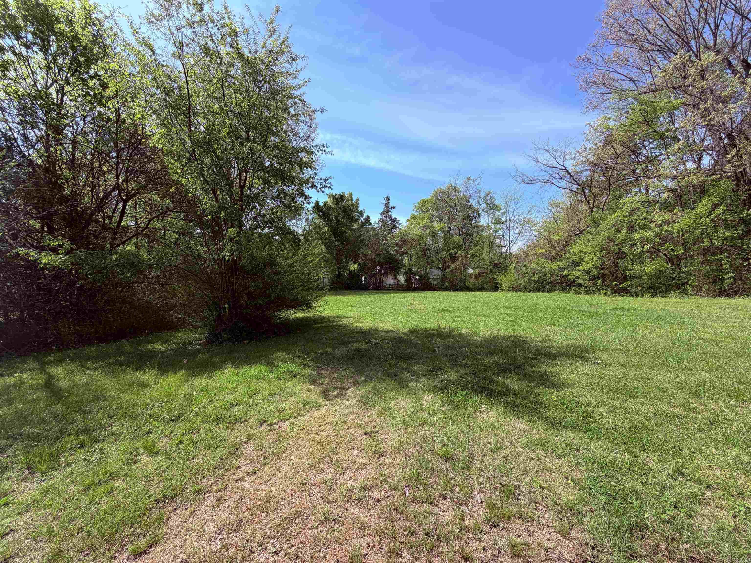 M&B PIGGOTT 2-20-8 - Land