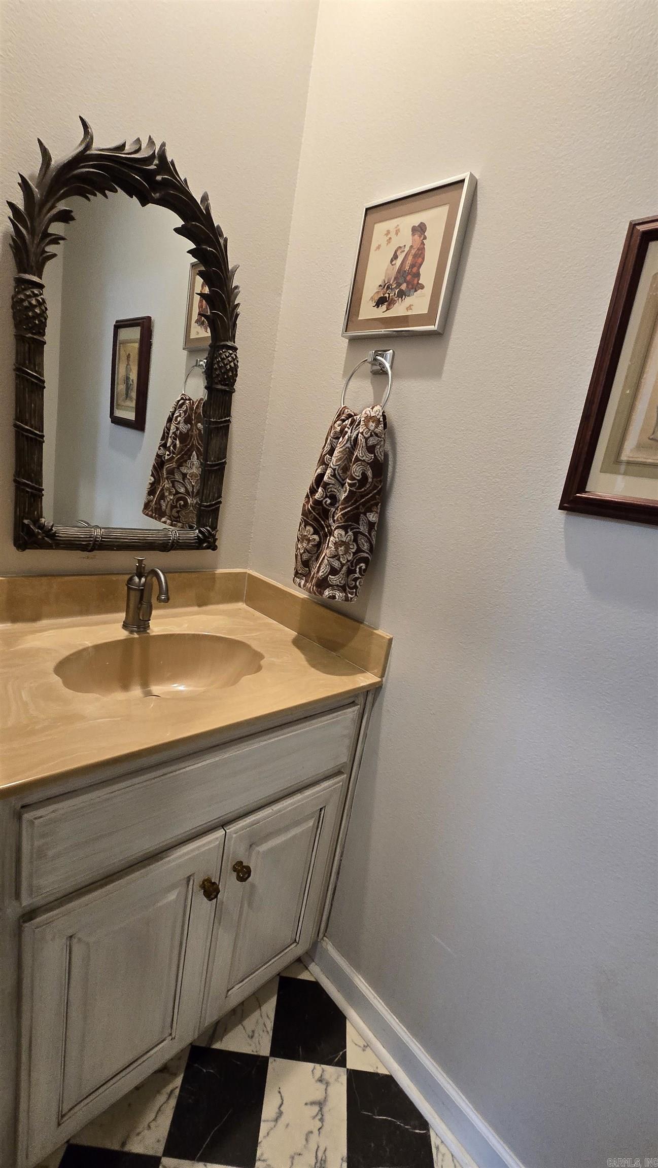 MOUNTAIN AIRE EAST LAKESIDE - Residential