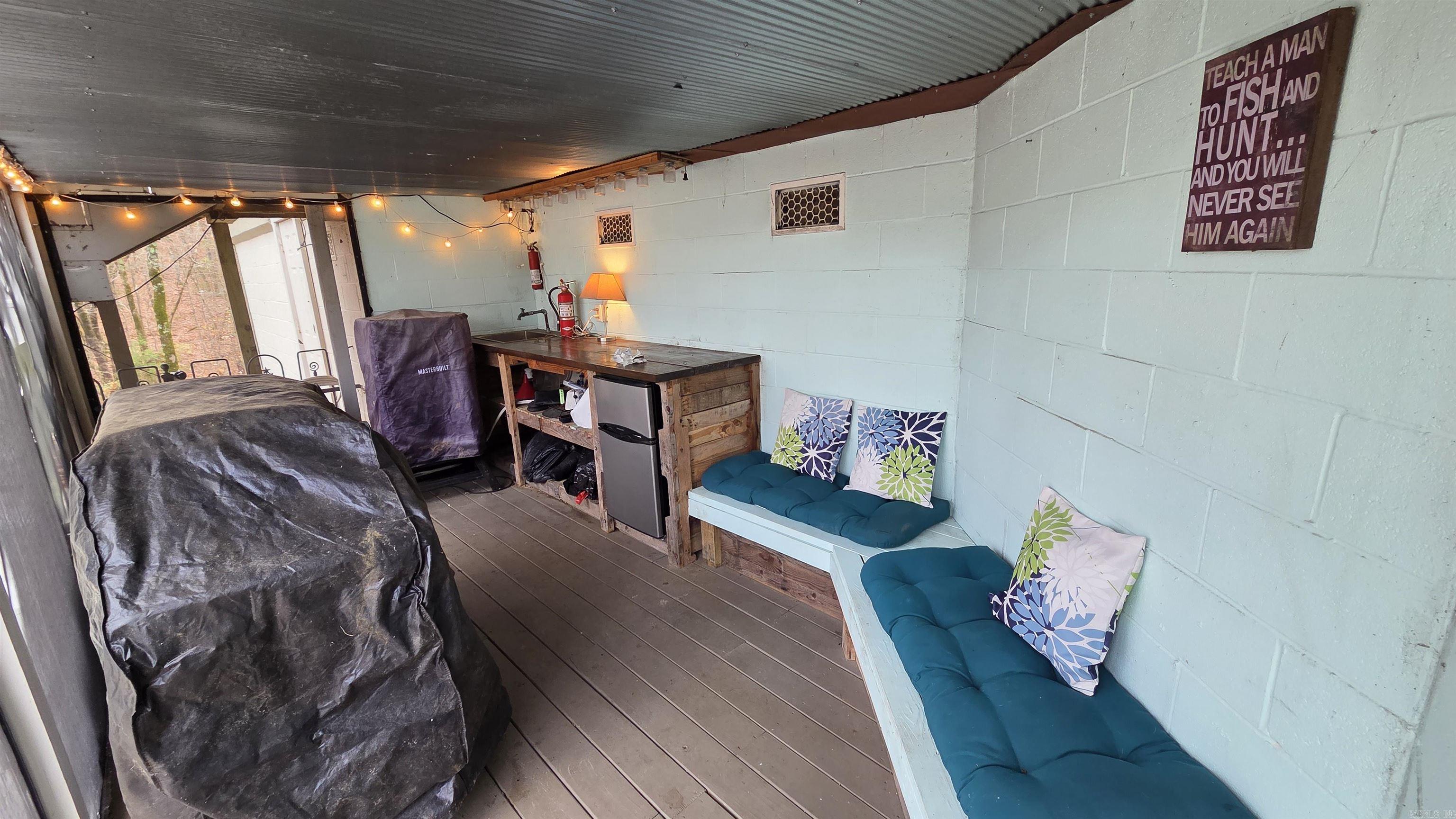 MOUNTAIN AIRE EAST LAKESIDE - Residential