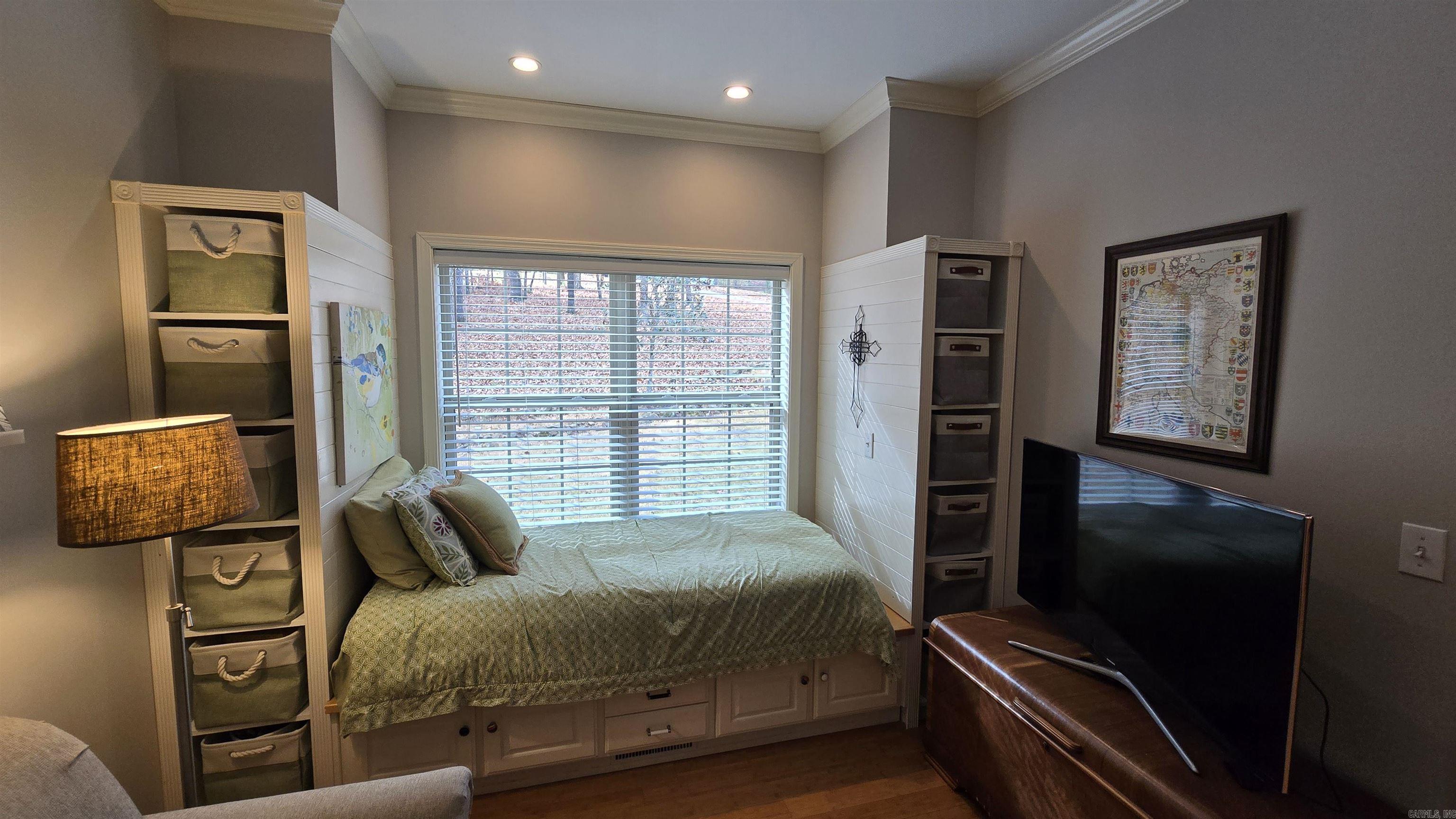 MOUNTAIN AIRE EAST LAKESIDE - Residential